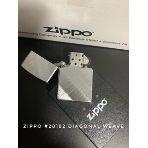 zippo Zippo 28182 diagonal weave เนื้อทองเหลืองชุบสีโครเมี่ยม ขัดลายแนวทแยงมุม แท้อเมริกา บรรจุในกล่องอย่างดี