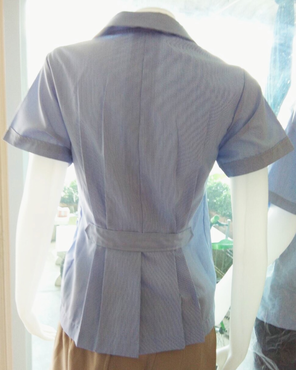 เสื้อริ้วฟ้าขาว คอบัวแหลม ปักกระทรวงสาธารณสุข
