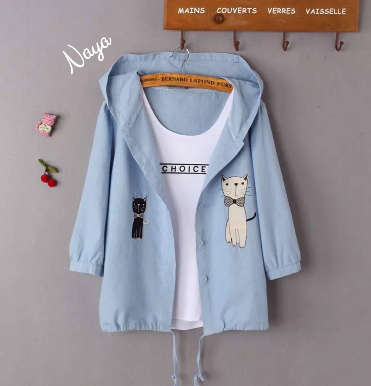 เสื้อคลุมปักแมว งานญี่ปุ่น ผ้าลินิน+คอตตอน มี hood น่ารัก ใส่คลุมได้ตลอด เป็นเสื้อคลุมตัวโปรด มี 2สี ผ้านิ่ม (ไม่มีเสื้อตัวใน มาให้นะคะ ) 🐈 อก38”(ติดกระดุม) ไม่ติดกระดุม ใส่ได้ถึงอก42 🐈 ยาว25” 🐈 สีฟ้า/สีขาว ค่ะ