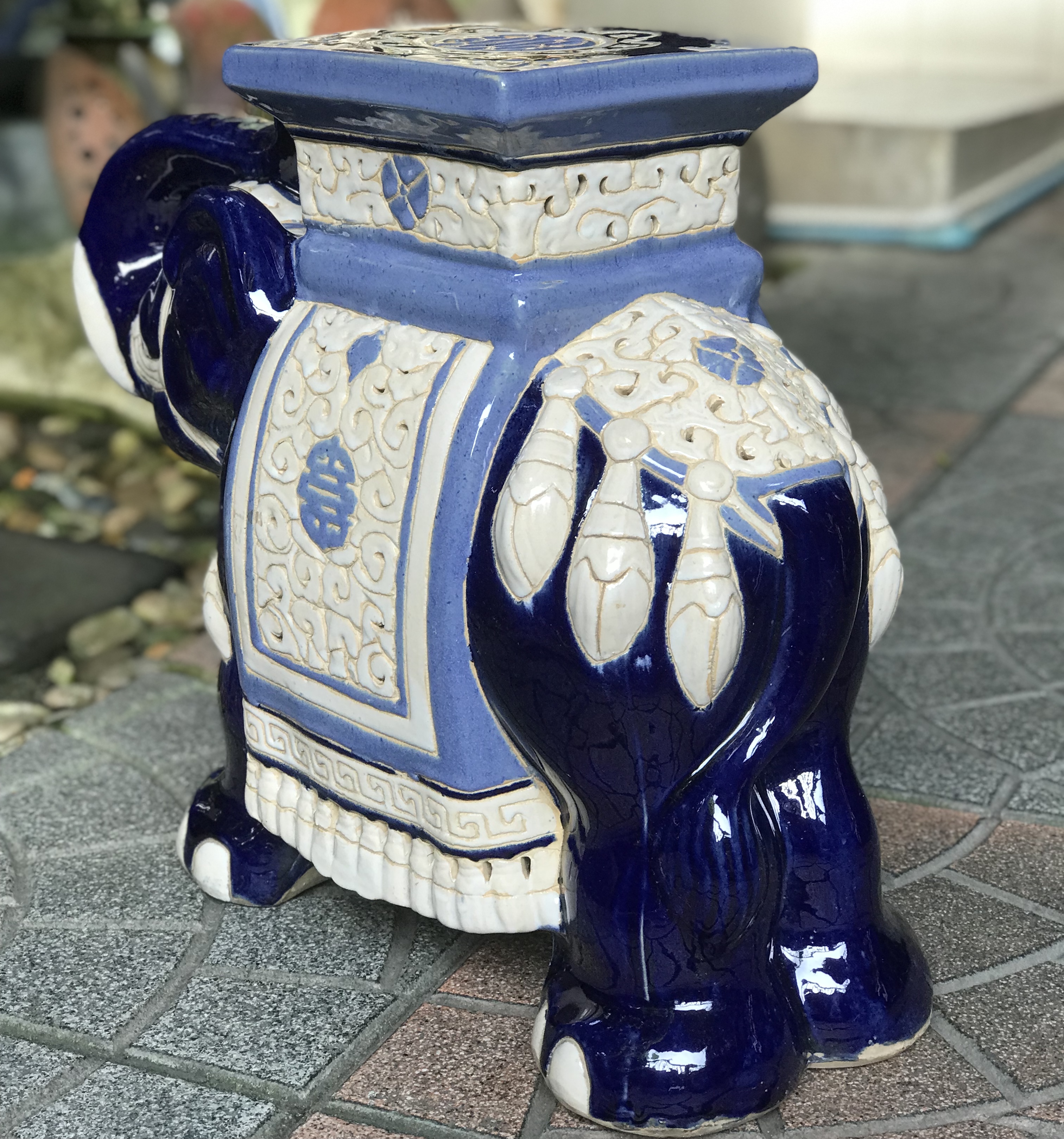 1 เชือก เก่ากว่า 40 ปี กี๋ช้างเซรามิค กี๋วางกระถาง แจกัน รูปปั้นช้าง LARGE CERAMIC ELEPHANT PLANT STAND SIDE TABLE,1980S