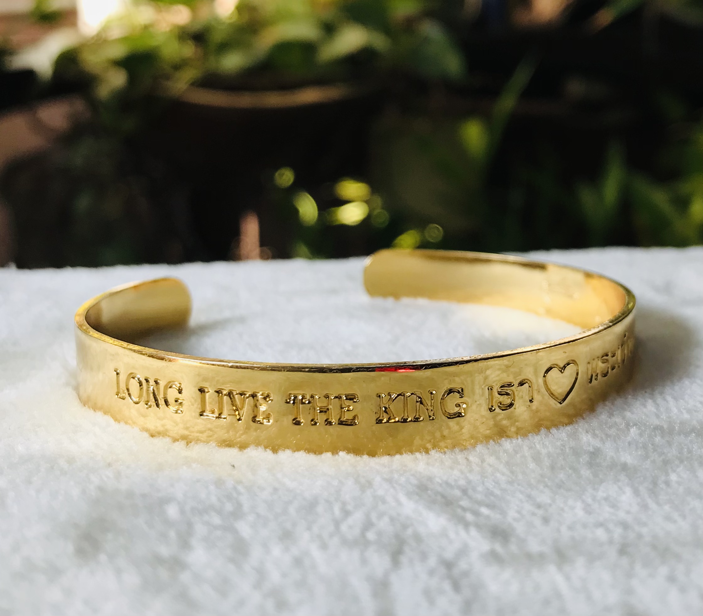 ไม่ลอกไม่ดำ กำไลข้อมือโลหะสีทอง ที่ระลึกครบรอบฉลองสิริราชสมบัติ ครบรอบ 60 ปี ในหลวงรัชกาลที่ 9