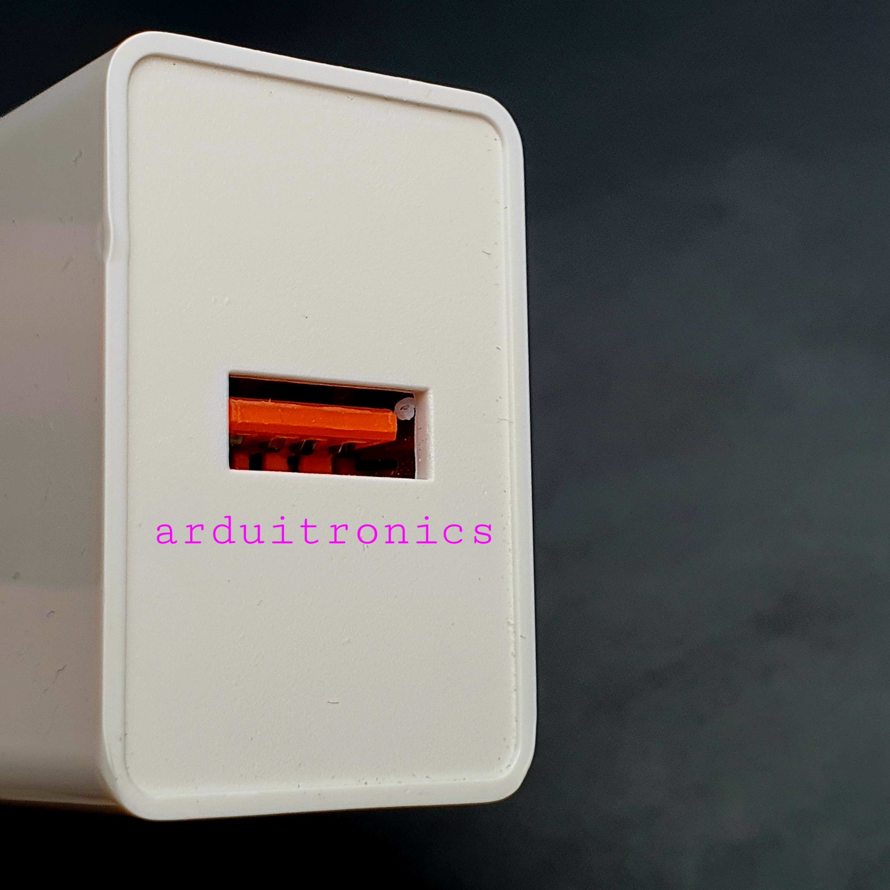 Fast Charge Adapter 5V 3A USB QC3.0 18W ด่วนชาร์จอะแดปเตอร์ สีขาว (กรอบยาว)