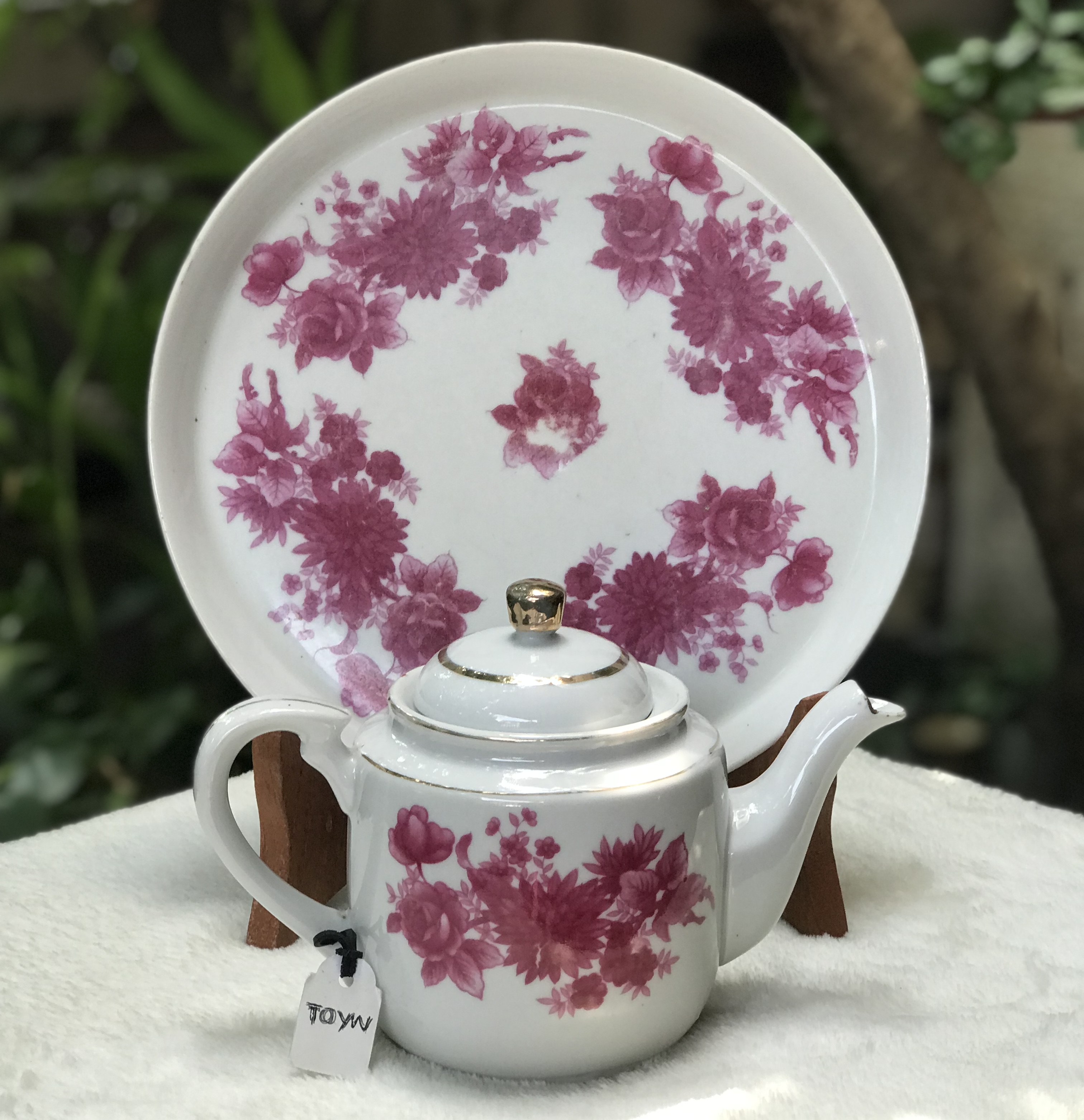 Tea Pot Set ชุดกาน้ำชาพร้อมถาดรอง ลายดอกแดง ดอกสวยสีสด น้ำทองเข้ม