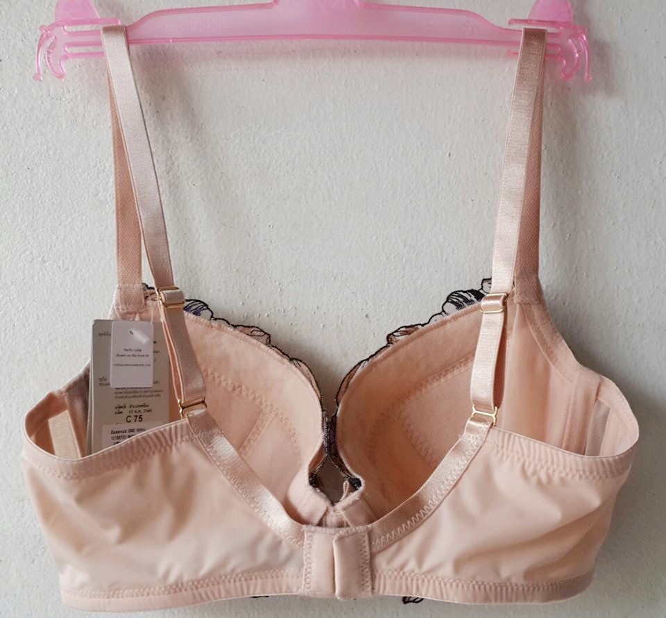 เสื้อชั้นในสตรีไทรอัมพ์