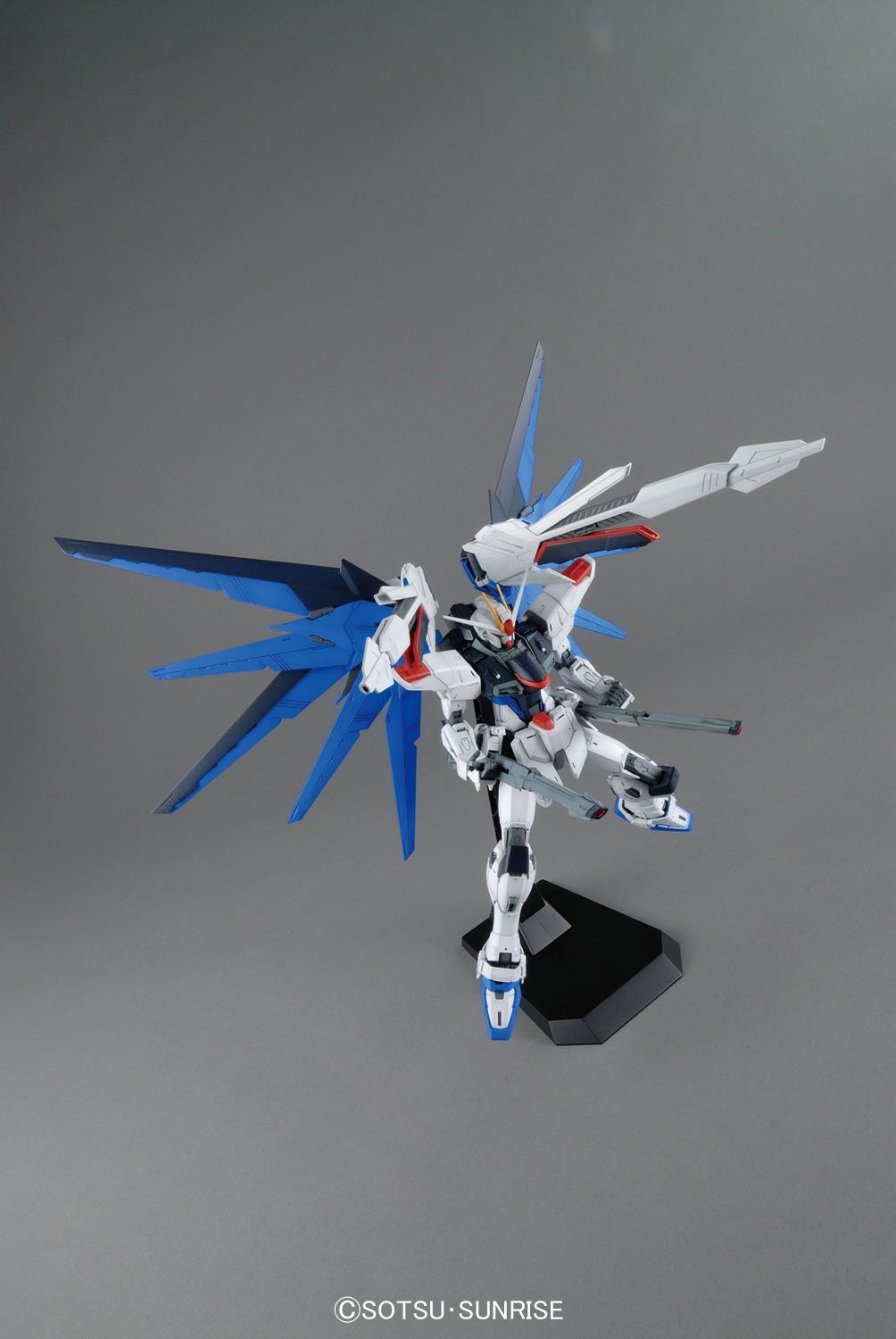MG 1/100 ZGMF-X10A Freedom Gundam Ver. 2.0