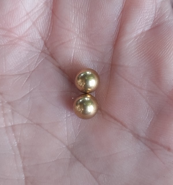 2เม็ด แร่เหล็กไหลทองปลาไหล เม็ดเล็ก 6 มม