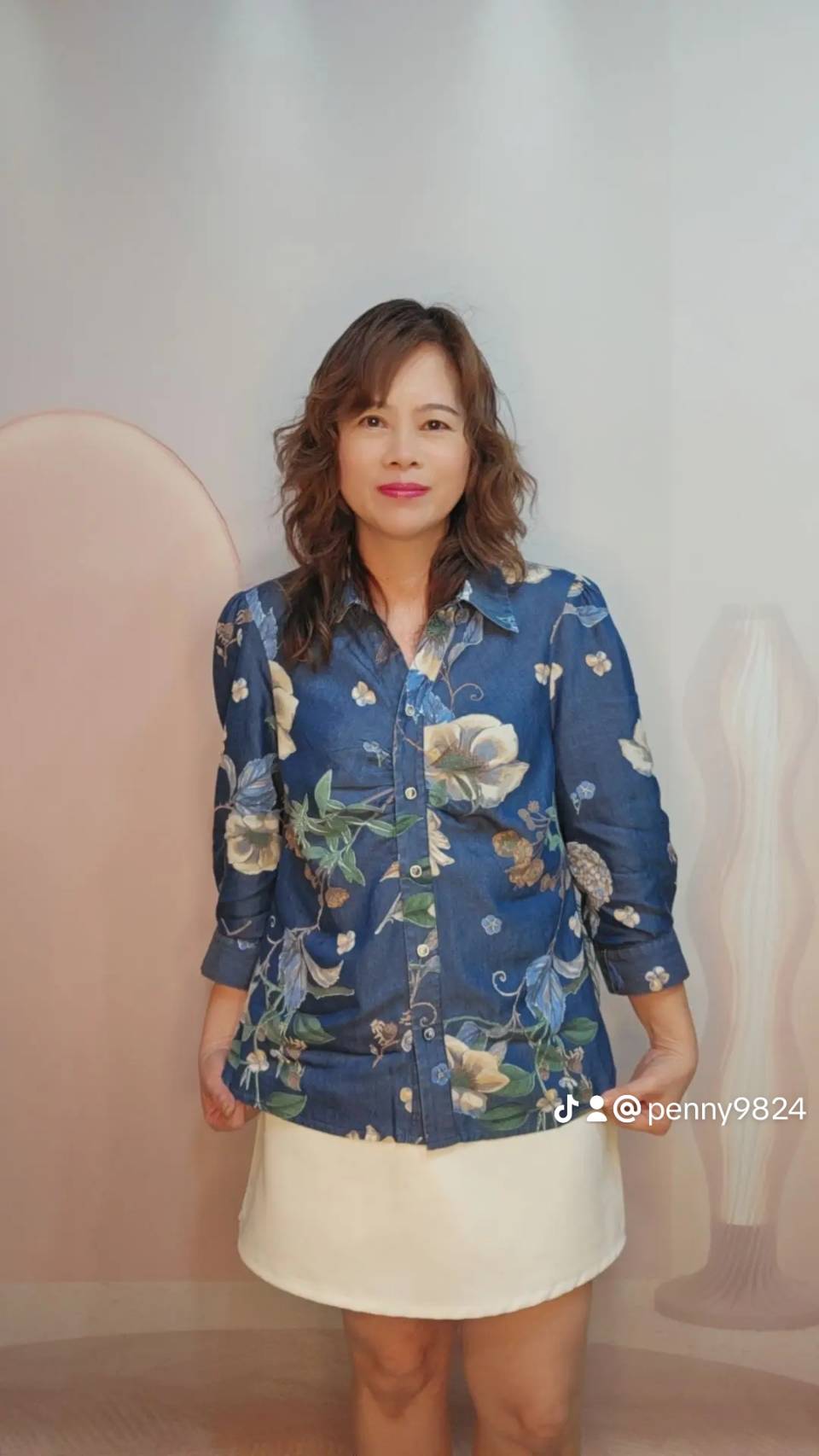 7029 เสื้อเชิ้ต Joyce คอตตอนยีนส์ พิมพ์ลายดอกไม้ ขึ้นใหม่ กระดุมหน้า แขน 3 ส่วน ผ้าเนื้อนุ่มใส่สบาย by PENNY CLOTH
