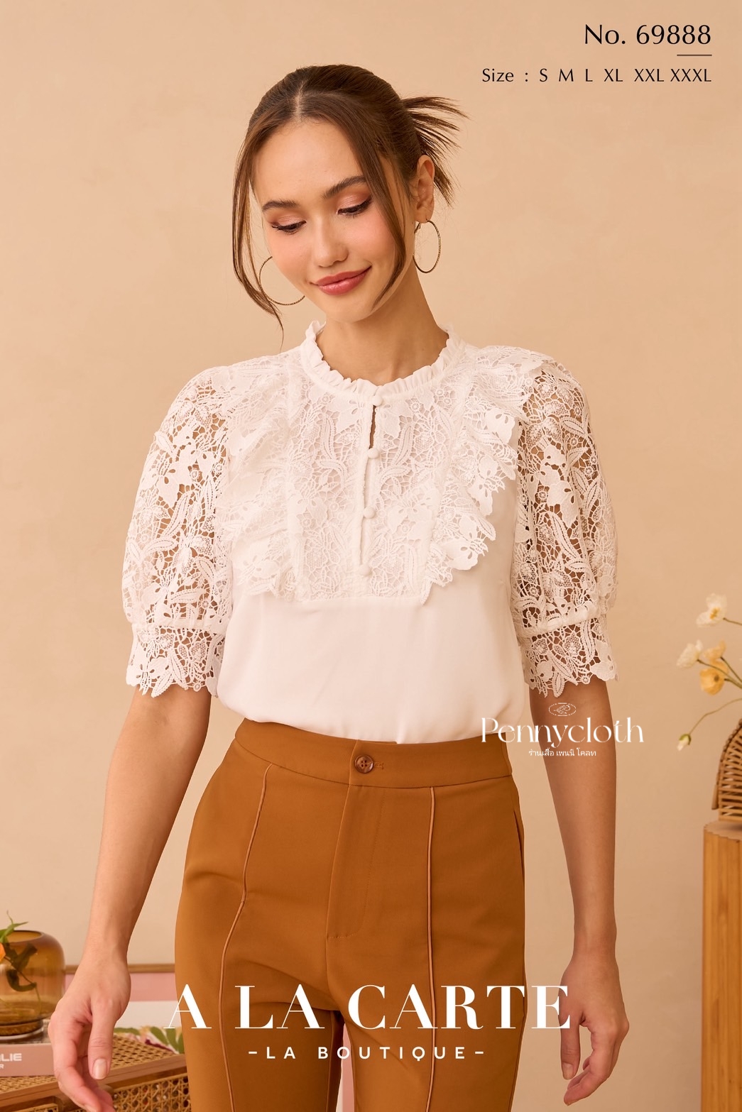 69888 เสื้อ ALaCarte ชีฟอง ตัดต่อลูกไม้เนื้อทอใหม่ คอกลม มีกระดุม 3 เม็ด แขนสั้น
