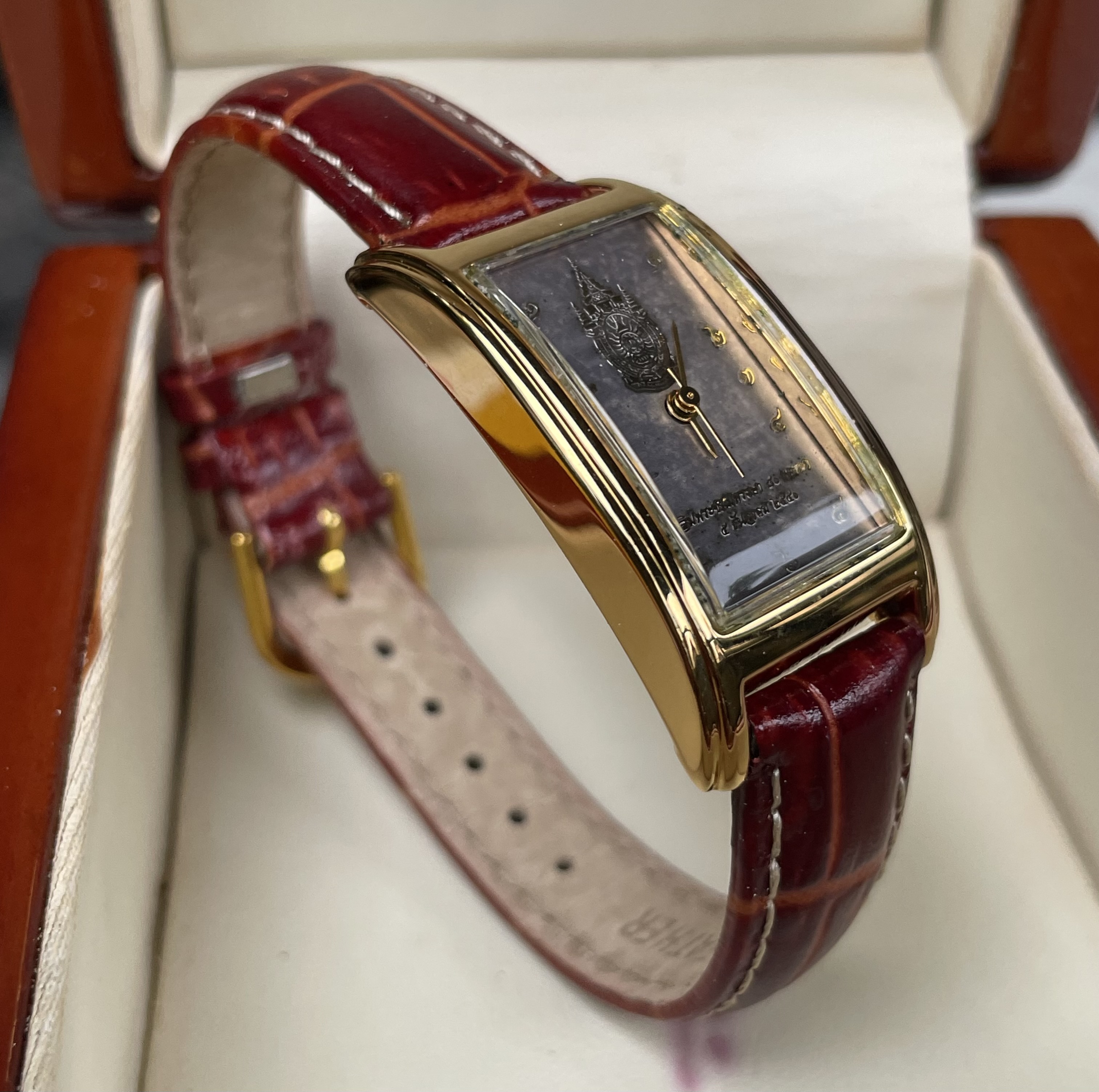 เก่าเก็บตามกาลเวลา ทรงคุณค่าแก่การสะสม Limited Edition นาฬิกาข้อมือเฉลิมพระเกียรติ ๘๐ พรรษา ปี 2554 ในหลวง รัชกาลที่ 9