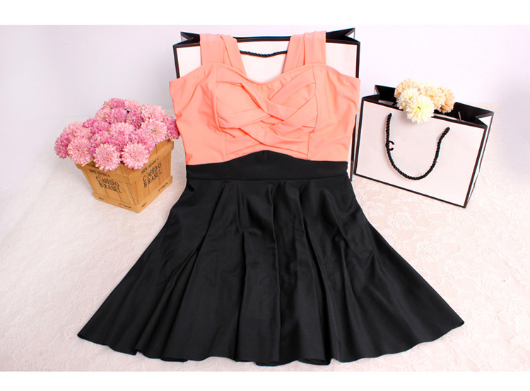 ***พรีออเดอร์***บิกินี่ชุดว่ายน้ำวันพีซ one-piece สีส้มตัดต่อกระโปรงสีดำ เล่นดีเทลแต่งลายสานกันช่วงอก กระโปรงกางเกงด้านใน สดใสน่ารักรับลมทะเล สวยเหมือนแบบค่ะ