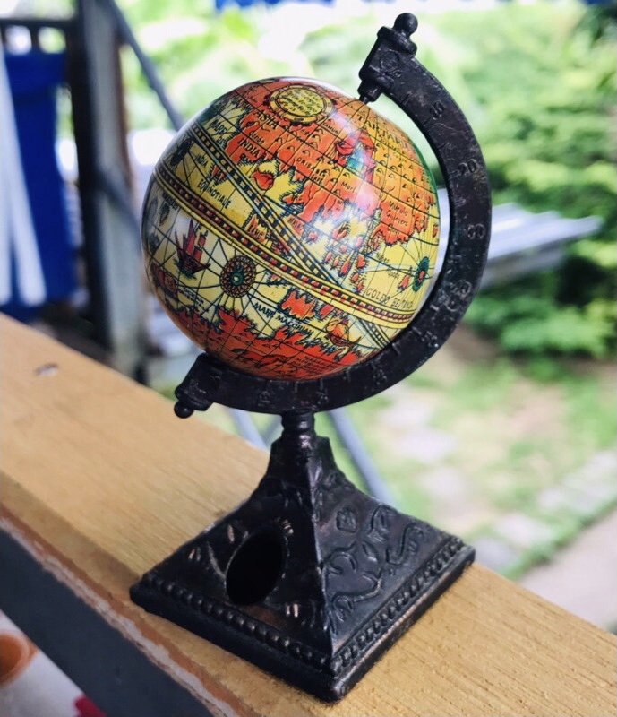 Antique Pencil Sharpener - Hong Kong กบเหลาดินสอเหล็กวินเทจ กบเหลาดินสอโบราณ สเตชันเนอรี Retro รูปทรงลูกโลก เครื่องเล่นแผ่นเสียง,เก็บสะสม ตั้งโชว์ แต่งบ้าน แต่งร้านสวยๆ