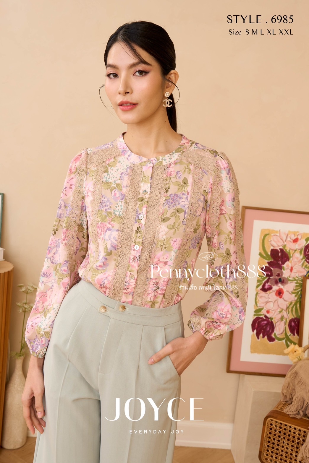 6985 เสื้อ A La Carte เบลาส์เชิ้ต ผ้าจอร์เจียพิมพ์ลายแต่งทริมลูกไม้ กระดุมหน้า มีซับใน by PENNY CLOTH 888