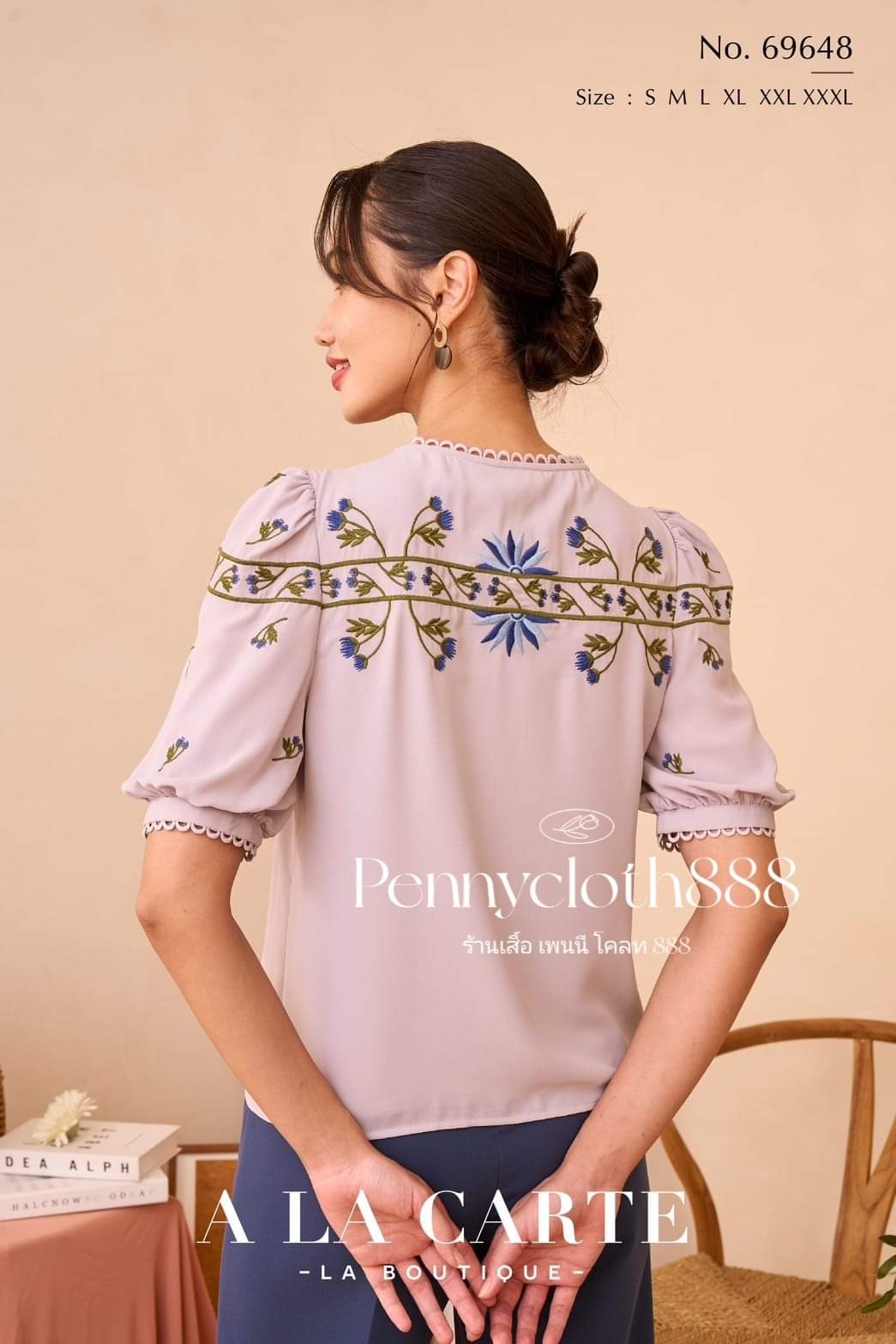 69648 เสื้อ Alacarte ชีฟองแขนสั้น คอกลมแต่งทริม งานปัก placement มีซับใน สวยหรู