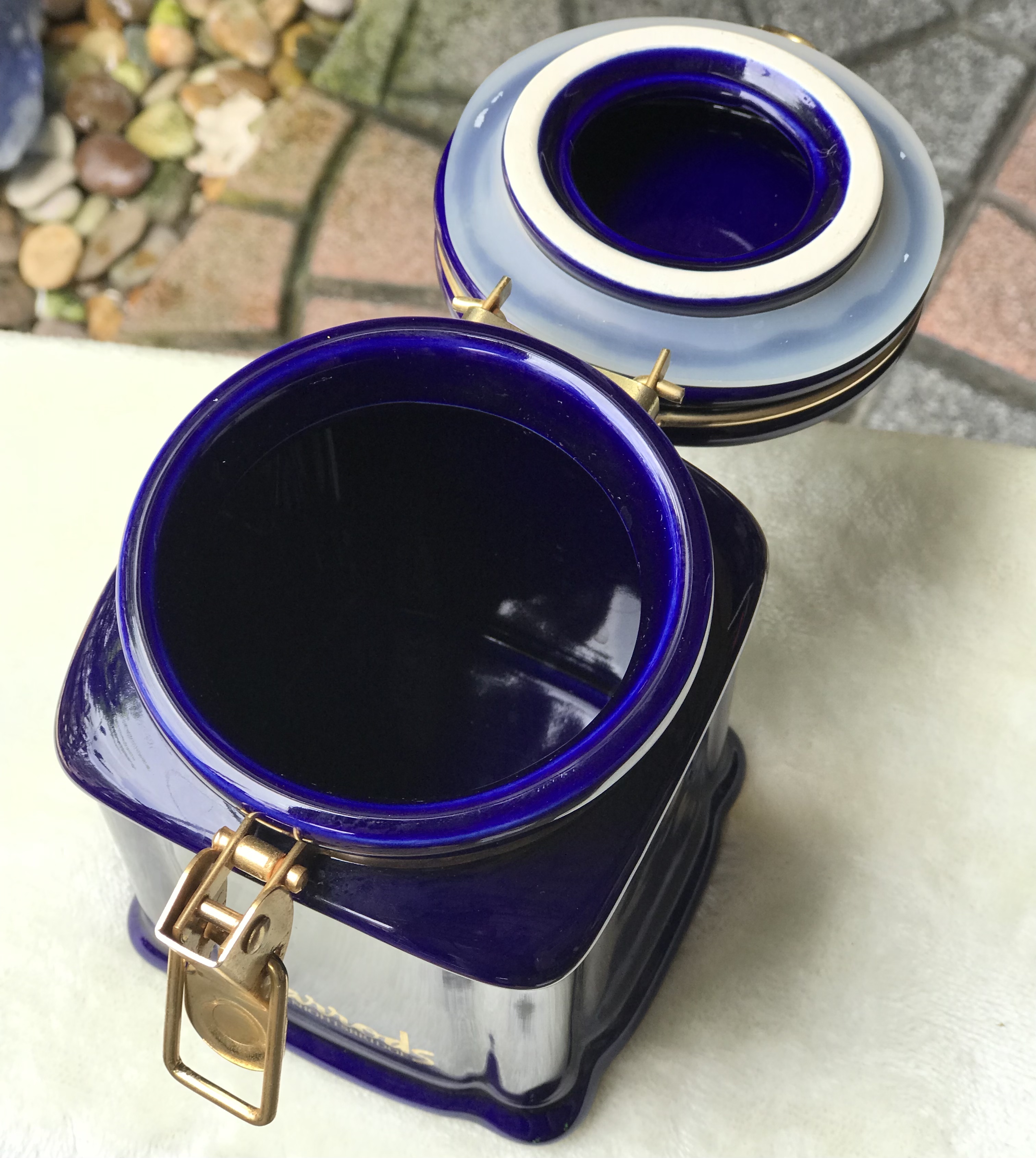 ￼แฮร์รอดส์ กระปุกเซรามิคสูญญากาศ ใส่ชา/กาแฟ Harrods Knightsbridge Of London Canister Blue Color Coffee/tea Container Jar