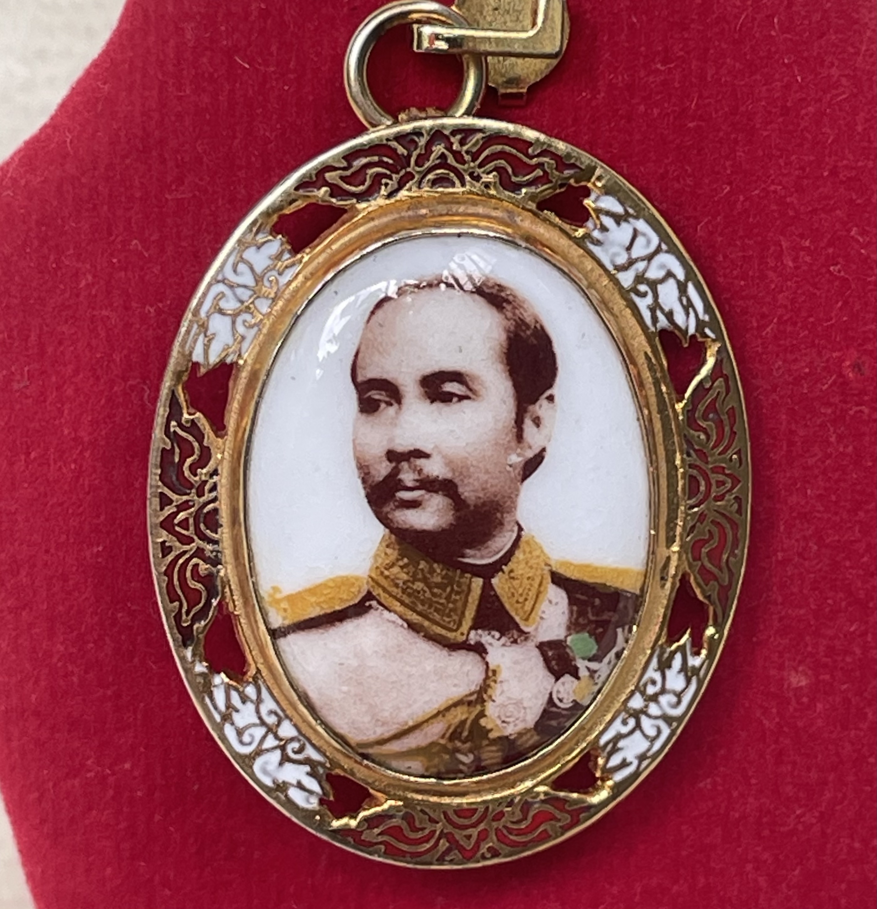 2 In 1 จี้ห้อยคอ ล็อกเก็ต Locket เข็มกลัด รัชกาลที่ 5 เสด็จพ่อ ร.5 กระเบื้องเคลือบ/กะไหล่ทองลงยา สวมใส่ขึ้นคอสิริมงคล