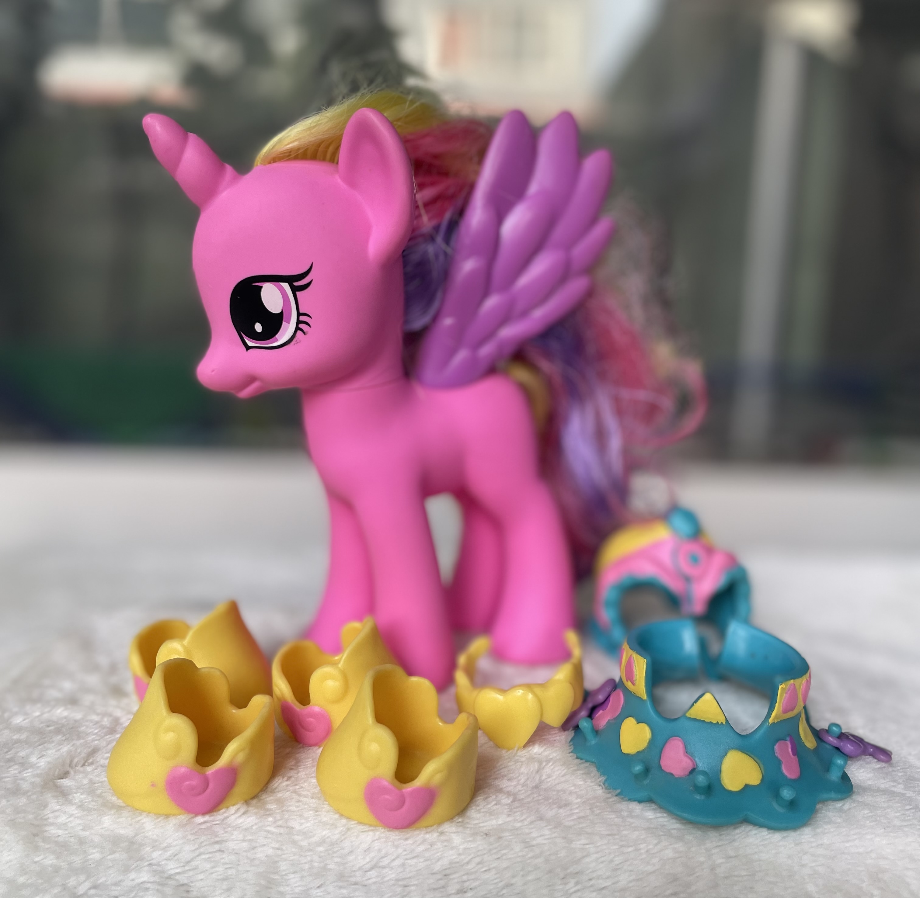 ชุด รองเท้าถอดได้ มายลิตเติ้ลโพนี่ ม้าโพนี่แท้ My Little Pony Princess Cadence 6" Figure Shirt Skirt Shoes 2010 Hasbro