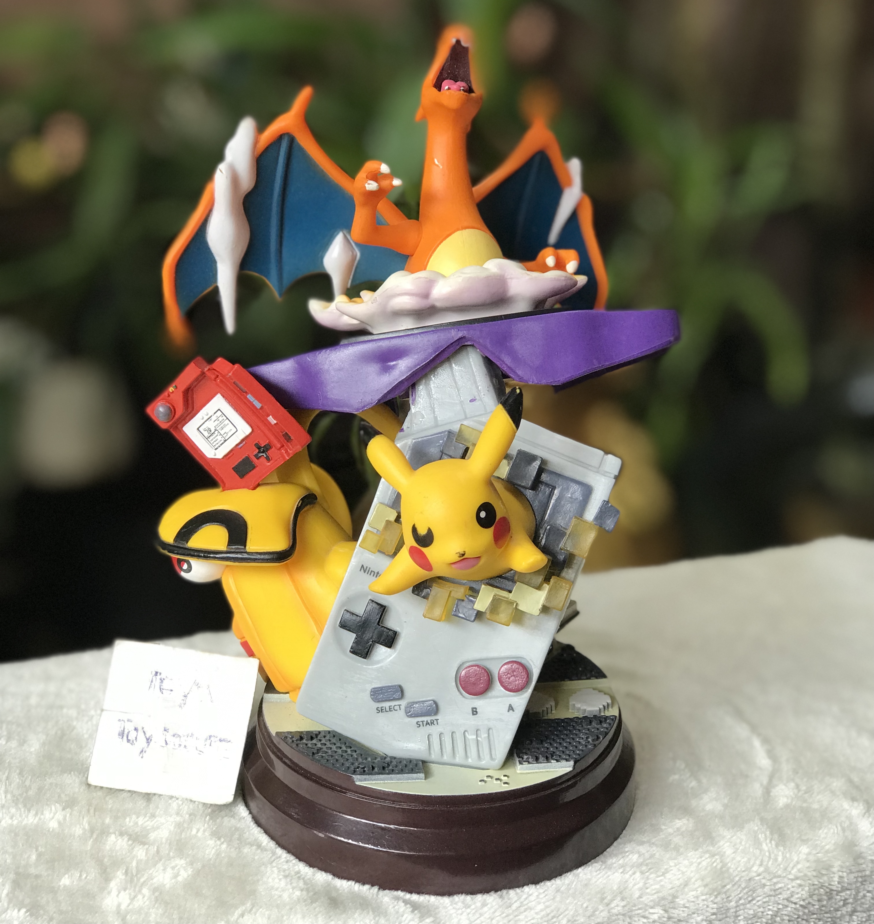 มีตำหนิตามภาพ ฟิกเกอร์ Pokemon โปเกมอน Pikachu พิกะจู Pokemon Pikachu Charizard Figure Statue Model Desktop Decoration