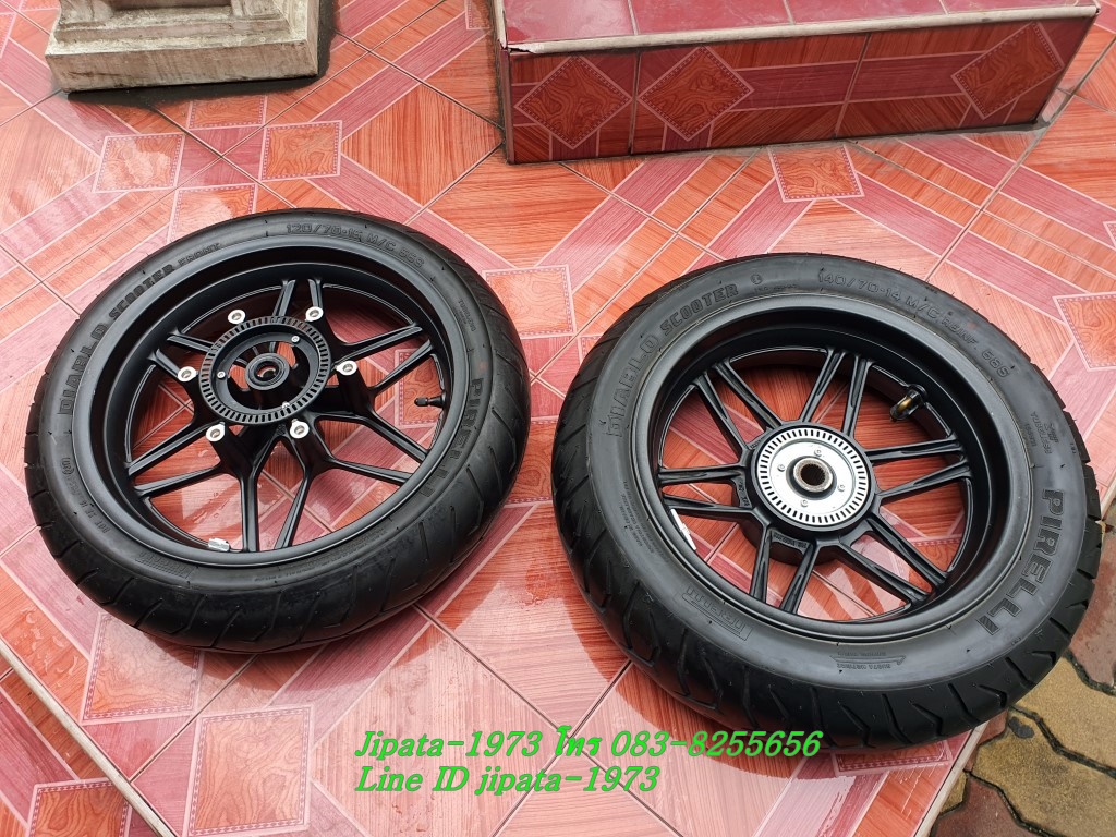 (Forza 300 ปี 2018) ชุดวงล้อแม็กหน้า-หลัง พร้อมยาง Honda Forza 300 ปี 2018 แท้ (สินค้าตำหนิ ขายเป็นคู่)