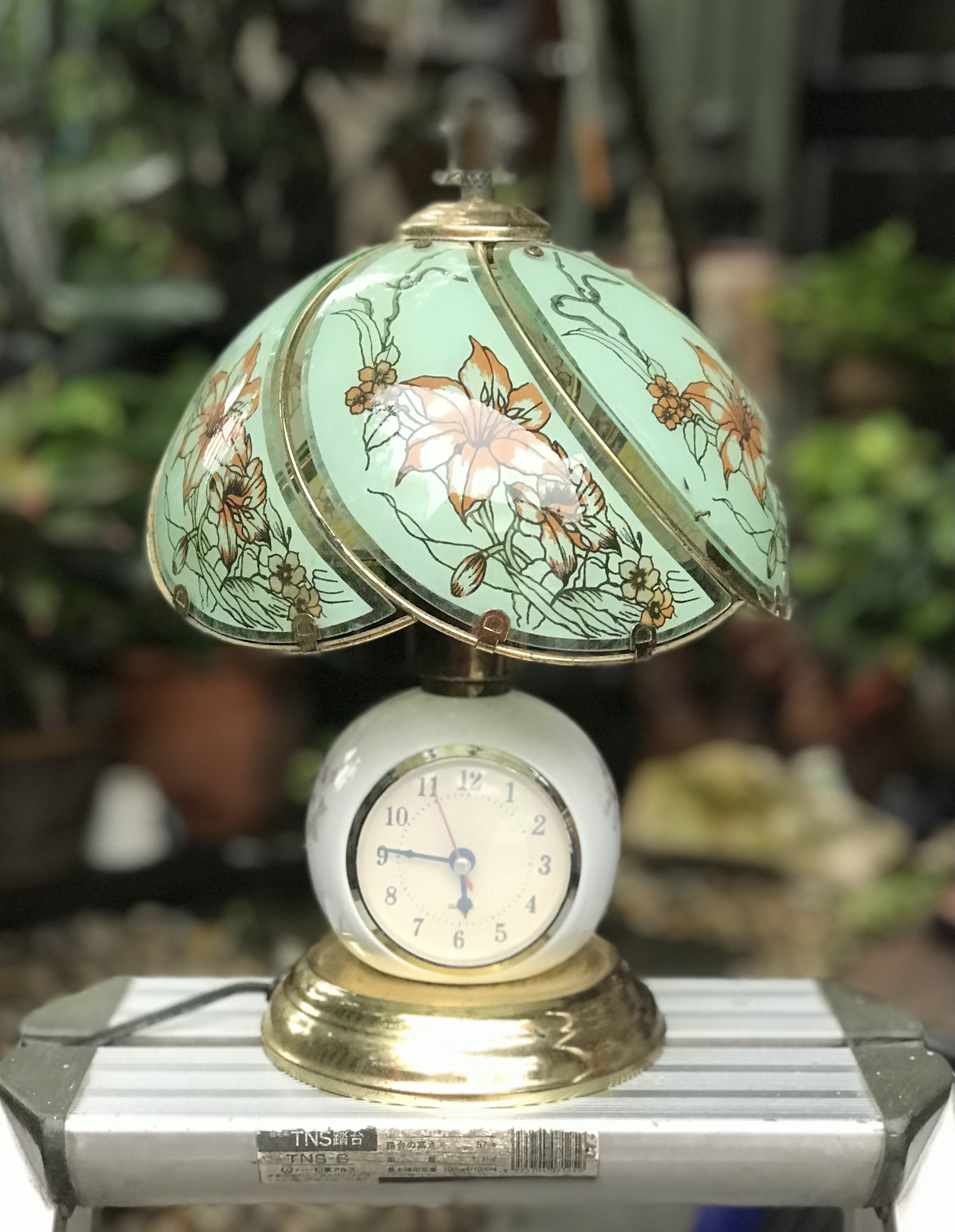 ของเก่าใช้งานได้ปกติ โคมไฟนาฬิกาตั้งโต๊ะ โคมไฟโบราณ โคมไฟวินเทจ ไม่แตก ไม่หัก ฐานด้านล่างไม่มีฝาครอบ สำหรับแต่งบ้าน คอนโด ร้านอาหาร ร้านกาแฟ แนววินเทจ ขนาดกว้าง 10 นิ้ว สูง 14 นิ้ว