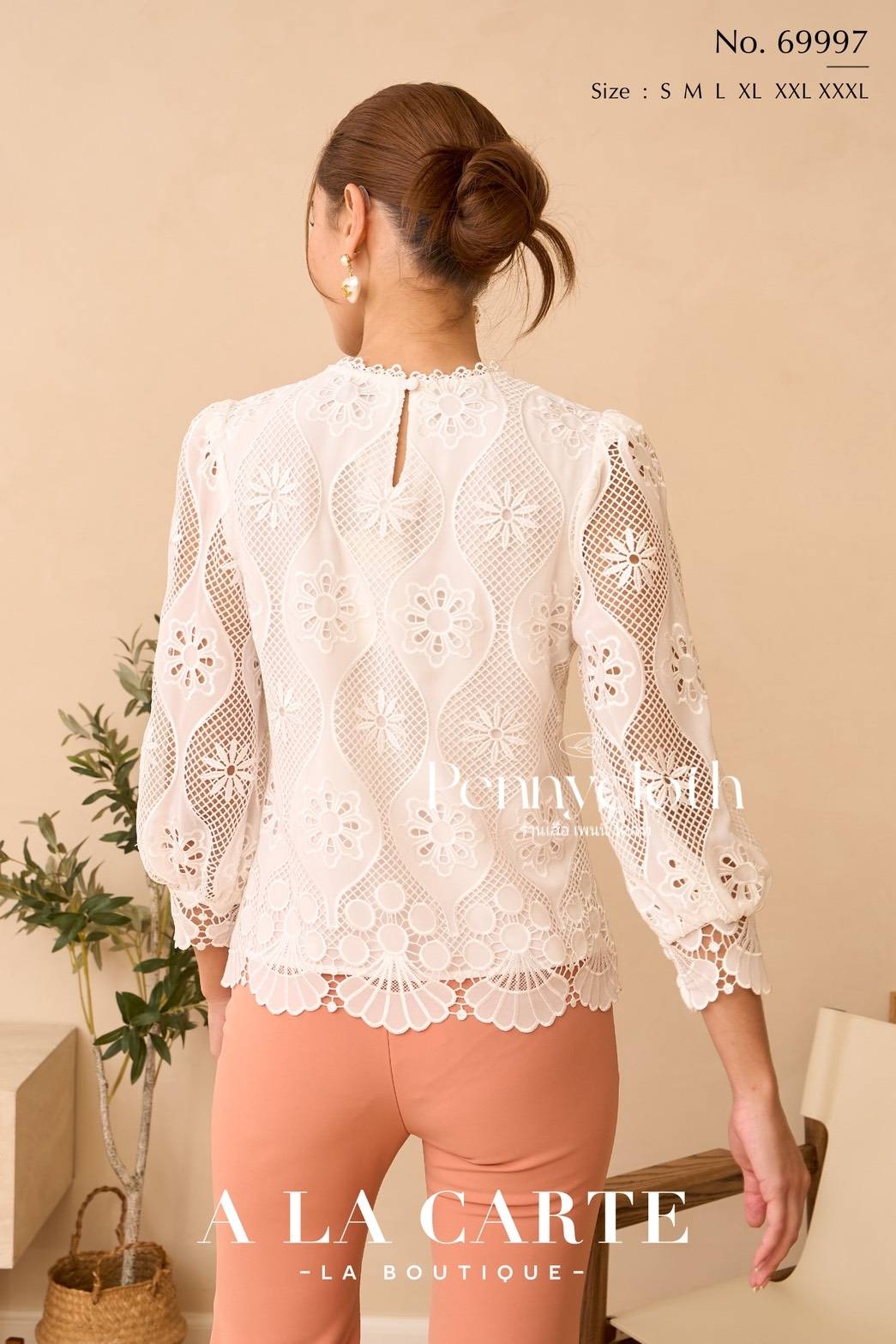 เสื้อ A La Carte รหัส 69997 ลูกไม้ชีฟอง ปักฉลุทอลูกไม้ใหม่ คอกลม แขน 4 ส่วน มีซับ สวยหรู