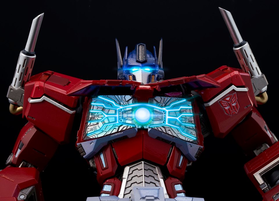 "Pre-Order" Kuro Kara Kuri Optimus Prime