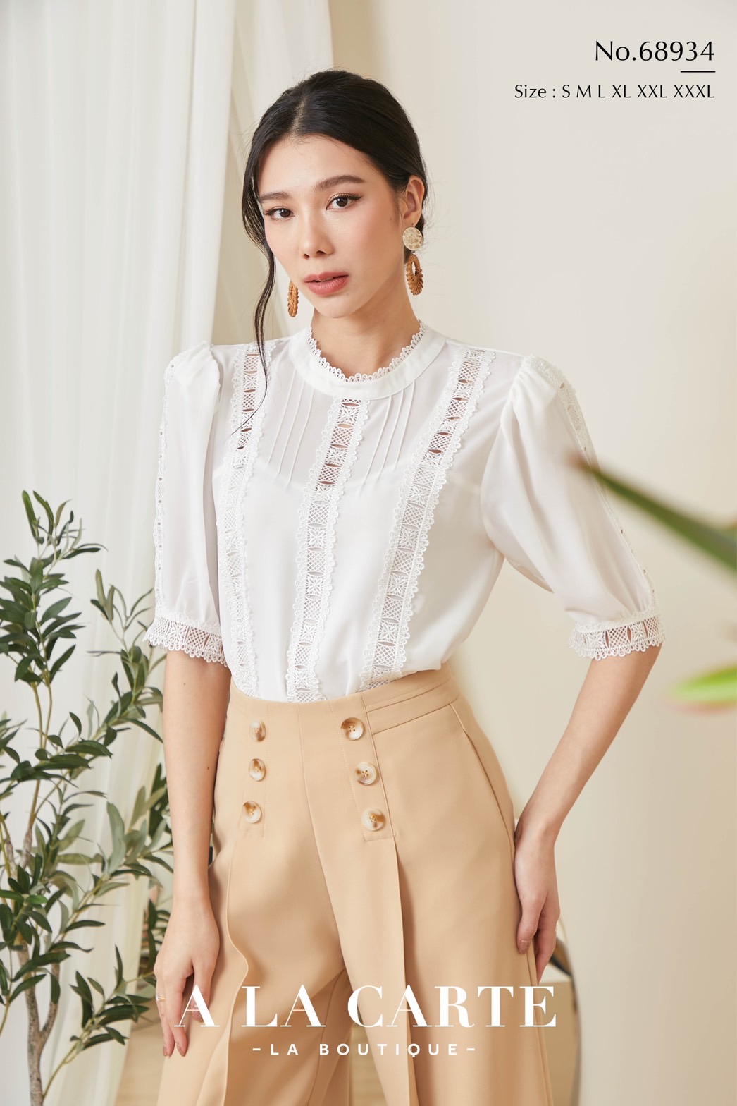 68934 เสื้อ 💐A La Carte🦋 ผ้าชีฟองเนื้อทรายมีน้ำหนัก ตัดต่อแทรกแถบลูกไม้ มีซับใน แขนสั้นเหนือศอก สีขาว S,2XL สีเขียว S สีแดงอมส้ม 2XL