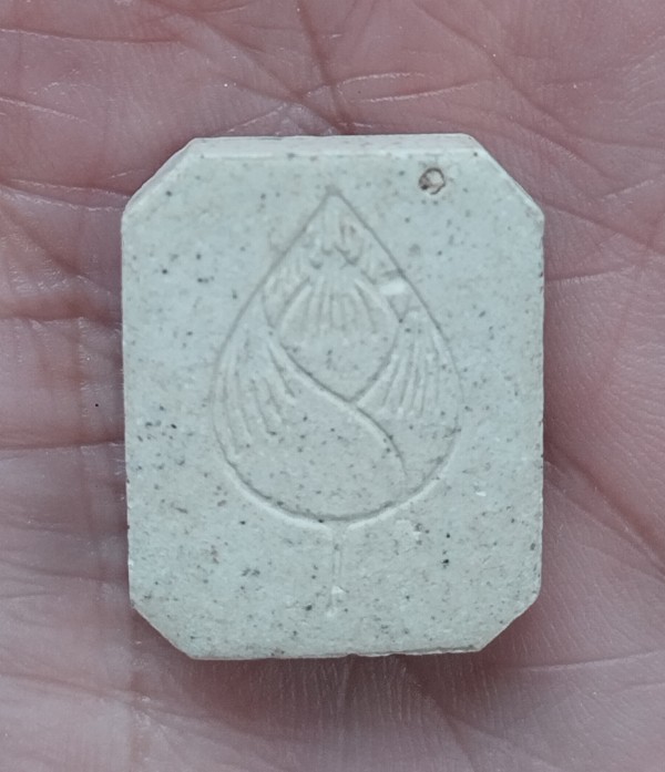 พระผงพระพุทธ ขี่ไก่ วัดราชบัวขาว กรุงเทพ ฯ