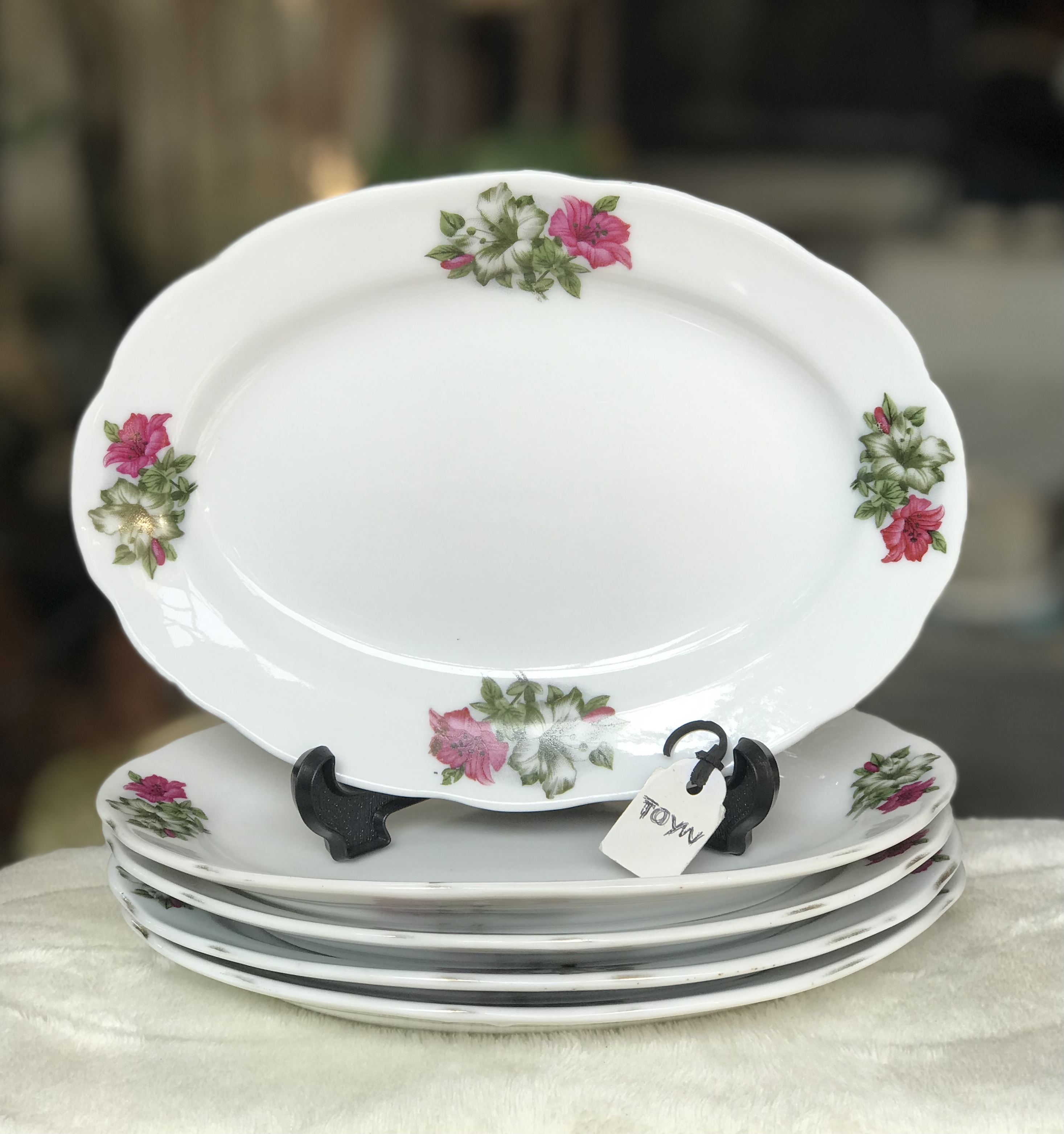 ￼ราคาต่อชิ้น ขนาดเล็กหายาก จานเปลขอบหยัก ลายดอกผักบุ้ง ดอกสวยสีสด ขนาดกว้าง 14 ซม ยาว 20 ซม