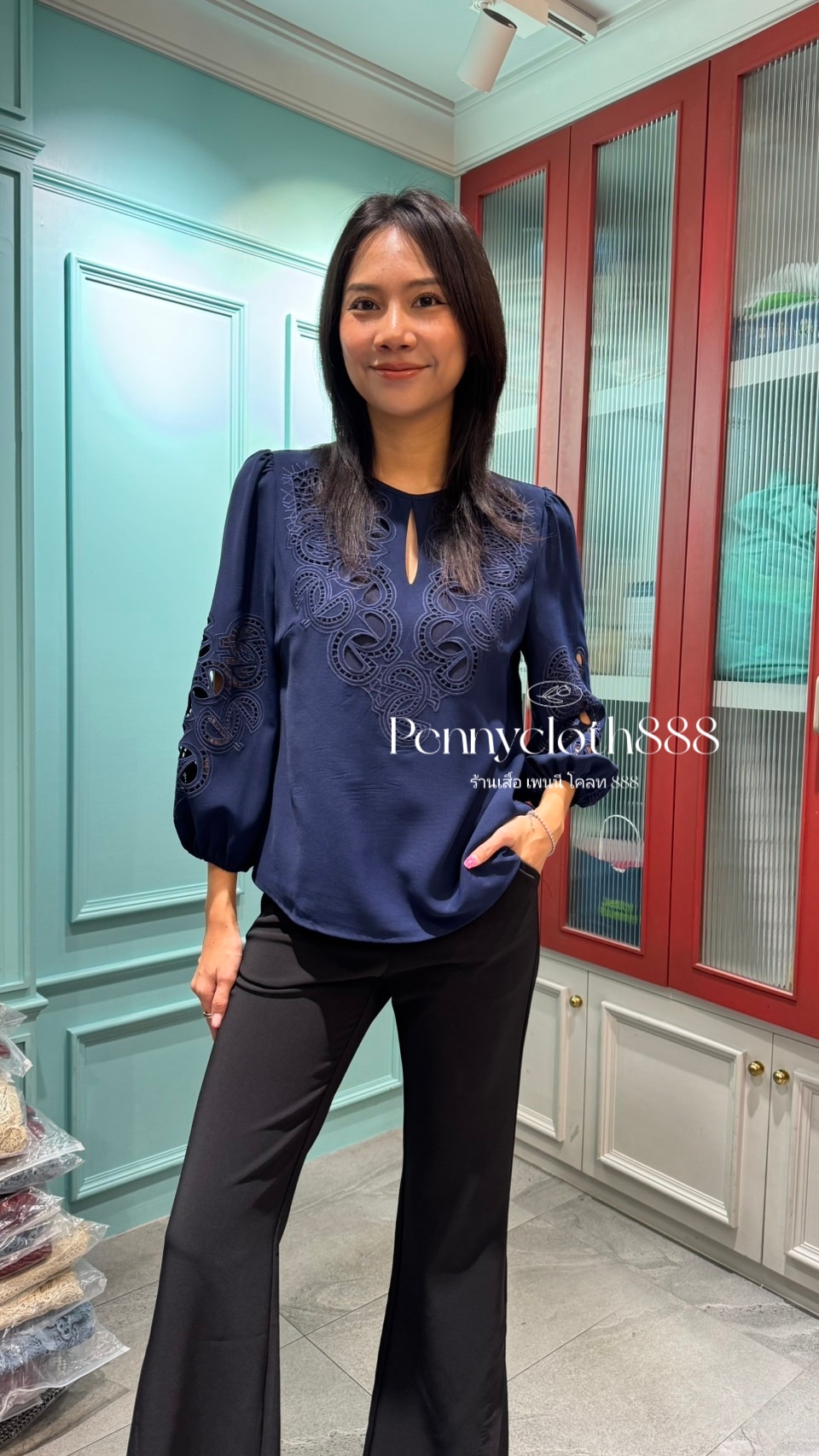 69701 เสื้อ A La Carte ผ้าเครปเนื้อนุ่ม คอกลม แขน 4 ส่วน งานปักฉลุขึ้นใหม่ มีซับใน