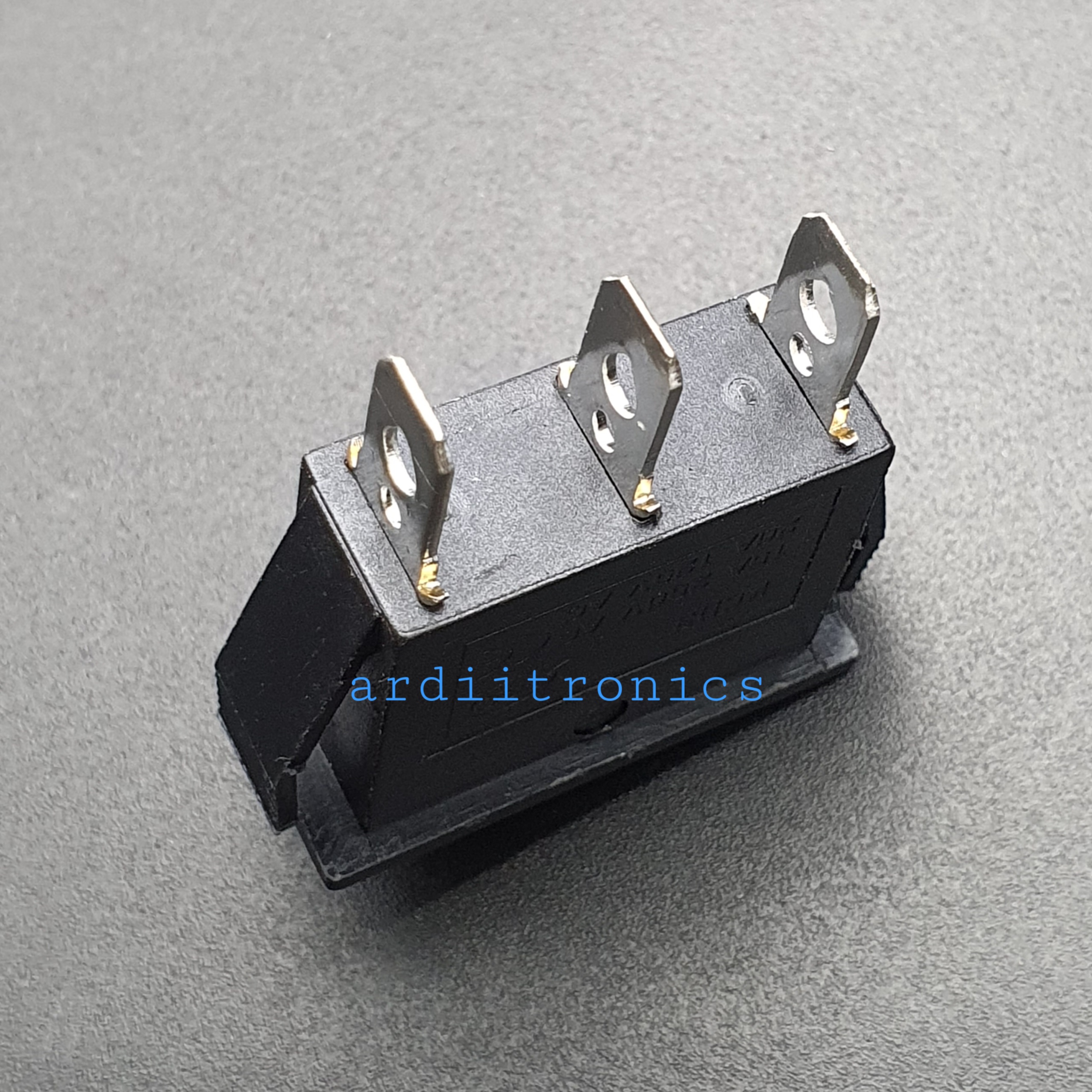 สวิตช์ไฟเปิด/ปิด KCD3-101N 15A 250VAC (3 ขา สีดำ)