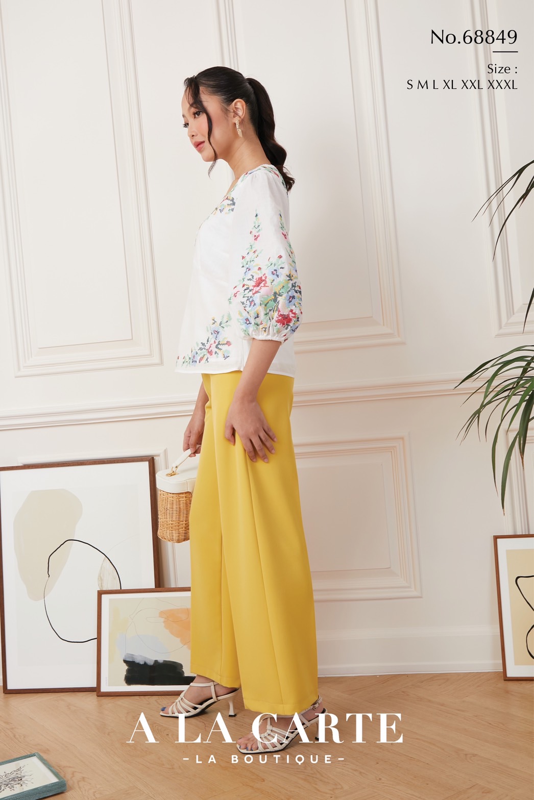 68849 💐A La Carte💐เสื้อลินินแขน 3 ส่วน เนื้อผ้าบางใส่สบาย ซับในผ้าคอตตอน งานปักลายครอสติส ตัดต่อช่วงบ่าด้านหน้า ทรงเสื้อตัดต่อคัทวี ดูเพรียว🦋 สีดำ 2XL