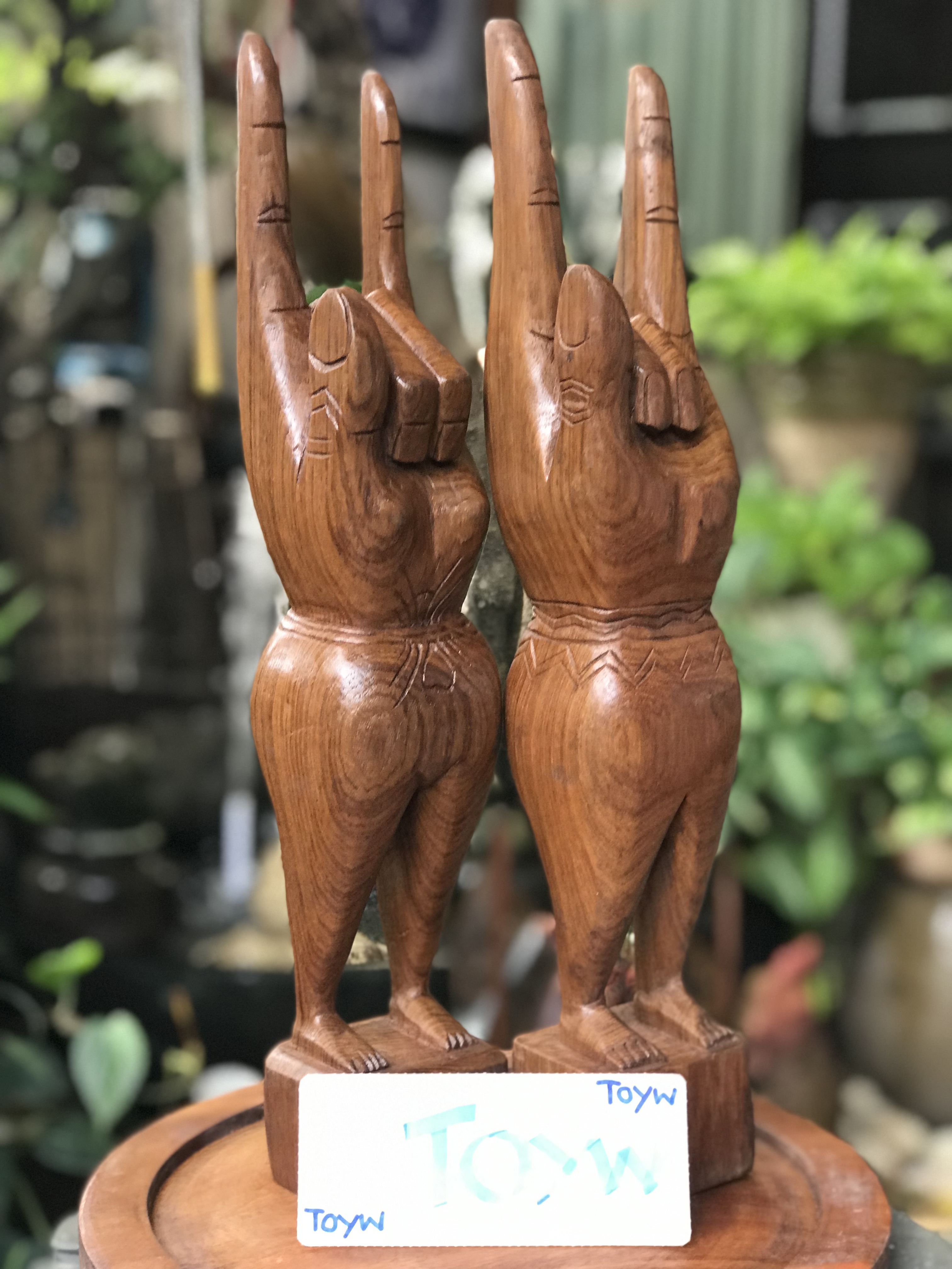คู่ละ 990 บาท handcraft - Teak Wood ไม้สักชิ้นเดียวแกะสลัก I ❤️ U ตั้งโชว์ ตกแต่งบ้าน แต่งร้าน ตามสไตล์ของคุณ ขนาดกว้าง 3.5 นิ้ว สูง 17 นิ้ว