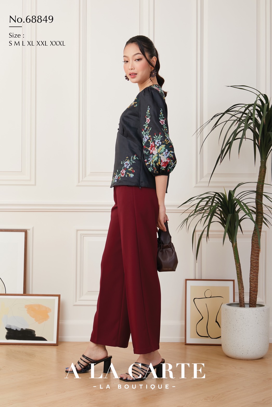 68849 💐A La Carte💐เสื้อลินินแขน 3 ส่วน เนื้อผ้าบางใส่สบาย ซับในผ้าคอตตอน งานปักลายครอสติส ตัดต่อช่วงบ่าด้านหน้า ทรงเสื้อตัดต่อคัทวี ดูเพรียว🦋 สีดำ 2XL