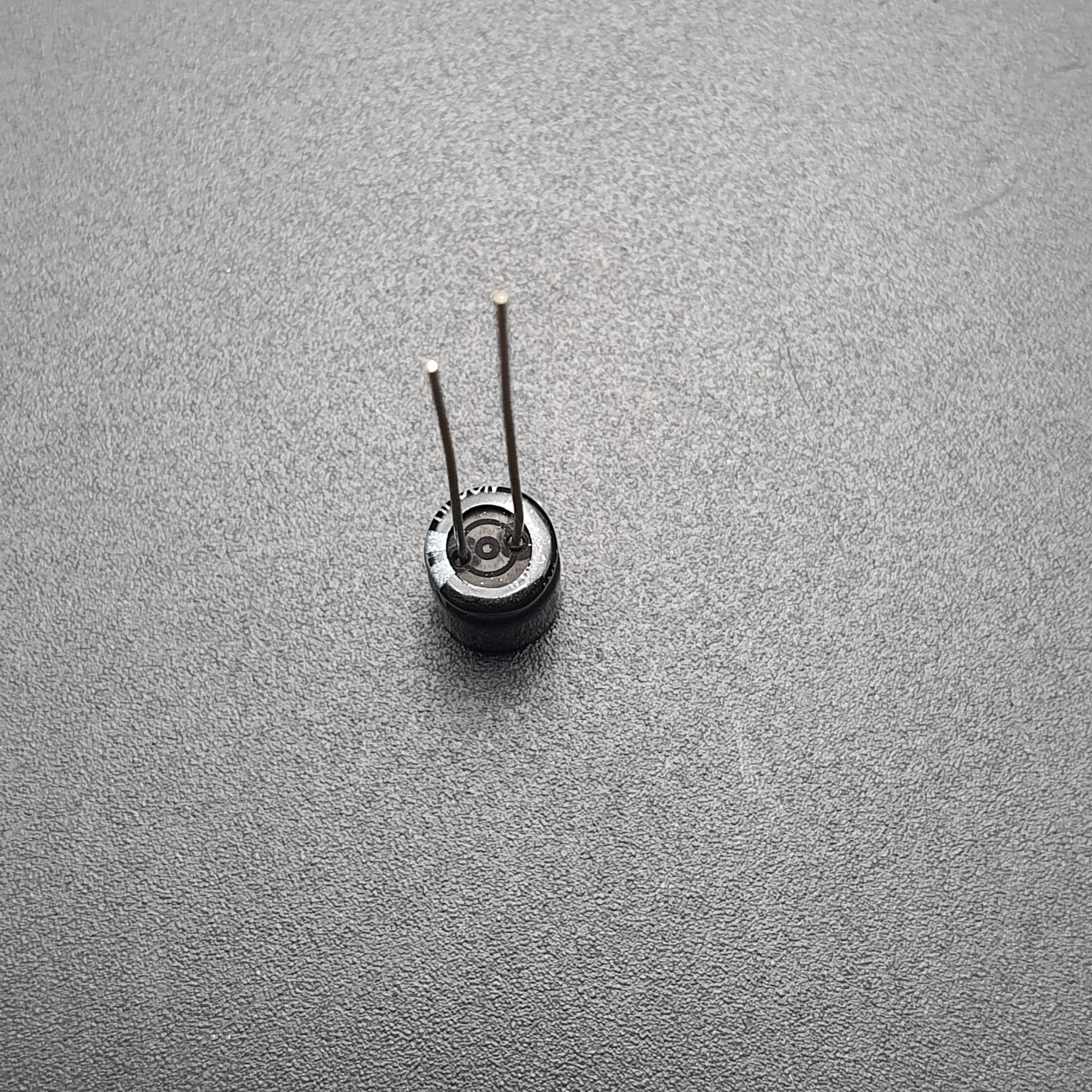 ตัวเก็บประจุ 220uF 16V ขนาด 6x7 (1 ชิ้น)