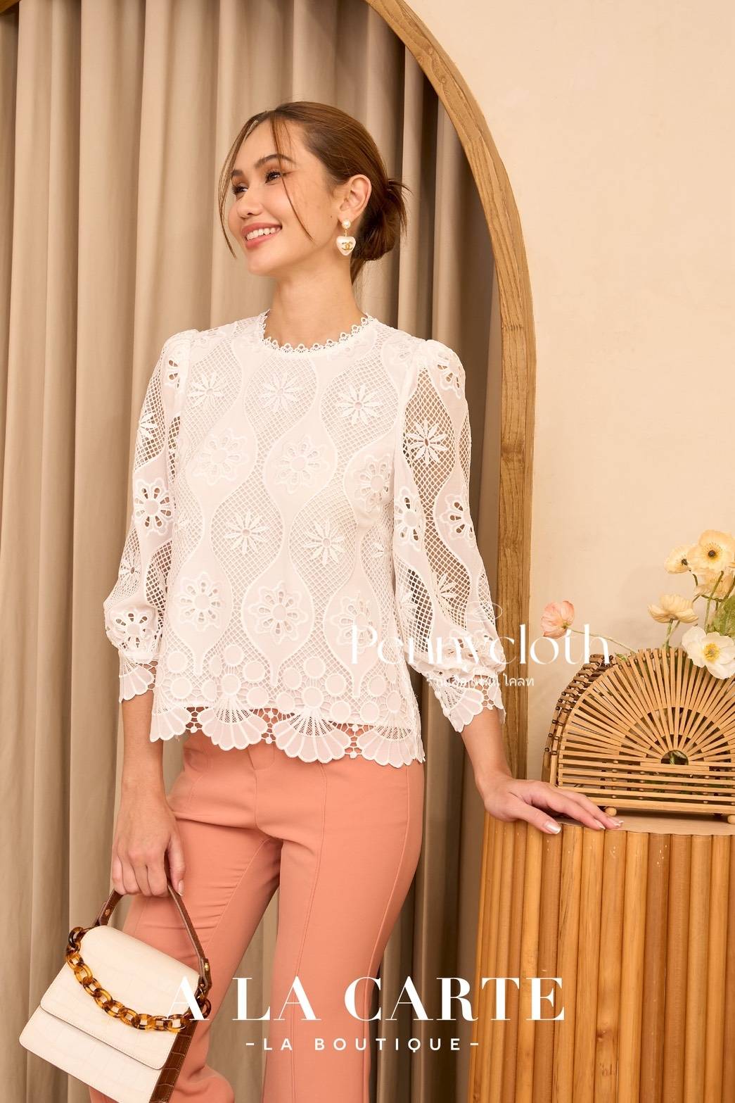 เสื้อ A La Carte รหัส 69997 ลูกไม้ชีฟอง ปักฉลุทอลูกไม้ใหม่ คอกลม แขน 4 ส่วน มีซับ สวยหรู