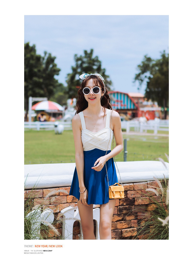 ***พรีออเดอร์***บิกินี่ชุดว่ายน้ำวันพีซ one-piece สีขาวครีมตัดต่อกระโปรงสีน้ำเงินอมฟ้า เล่นดีเทลแต่งลายสานกันช่วงอก กระโปรงกางเกงด้านใน สดใสน่ารักรับลมทะเล สวยเหมือนแบบค่ะ