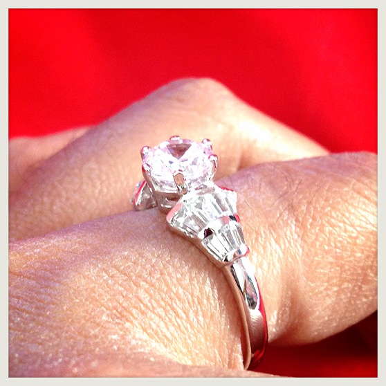 แหวนเพชรสวิส cz บ่าข้างเพชรเหลี่ยมคางหมู 24 kgb size54