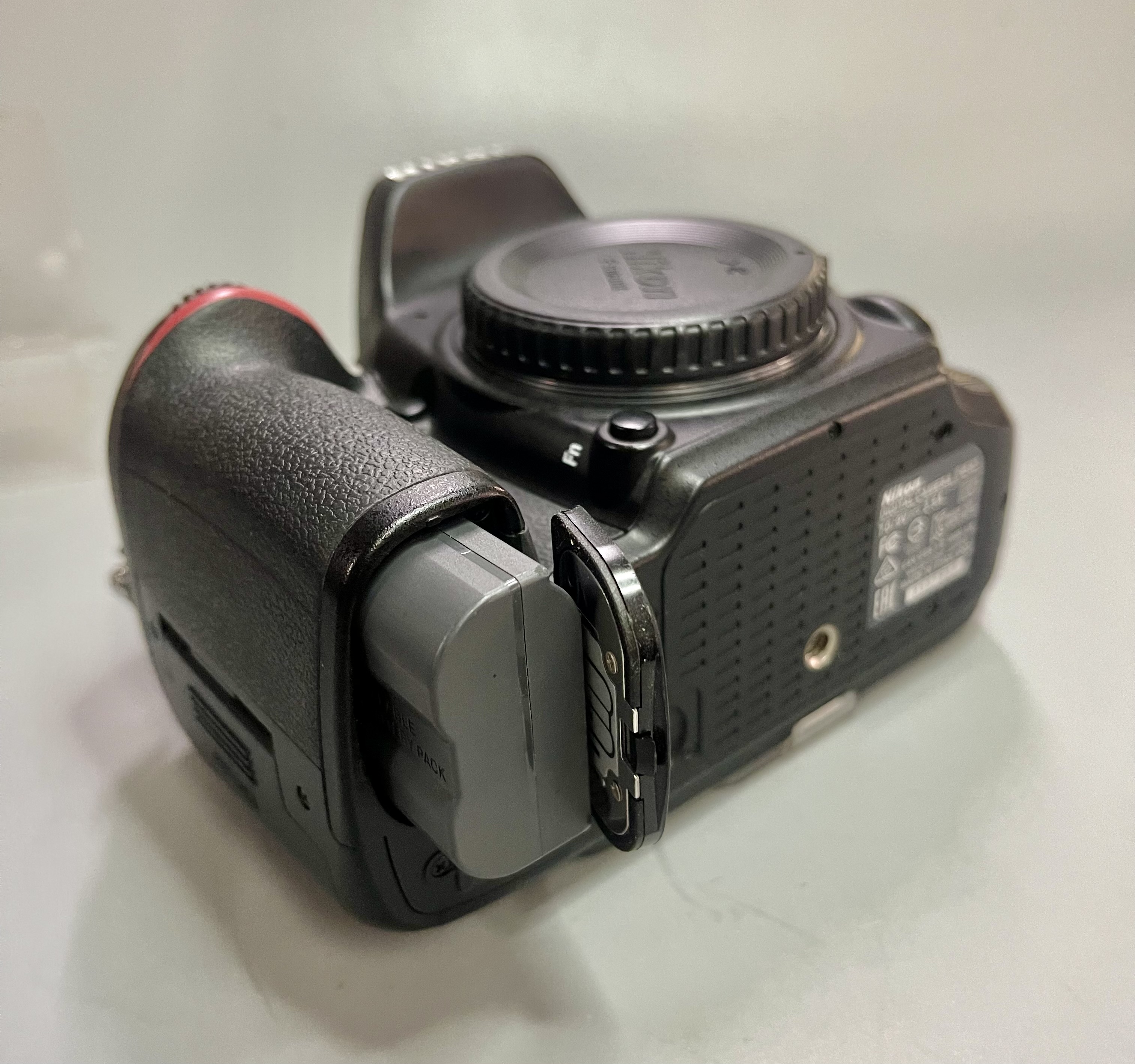 ขาย Nikon D610(body)/ Nikon WU-1b หมดประกันศูนย์ ใช้น้อย ชัตเตอร์ 14134 นางฟ้า สวยเหมือนใหม่