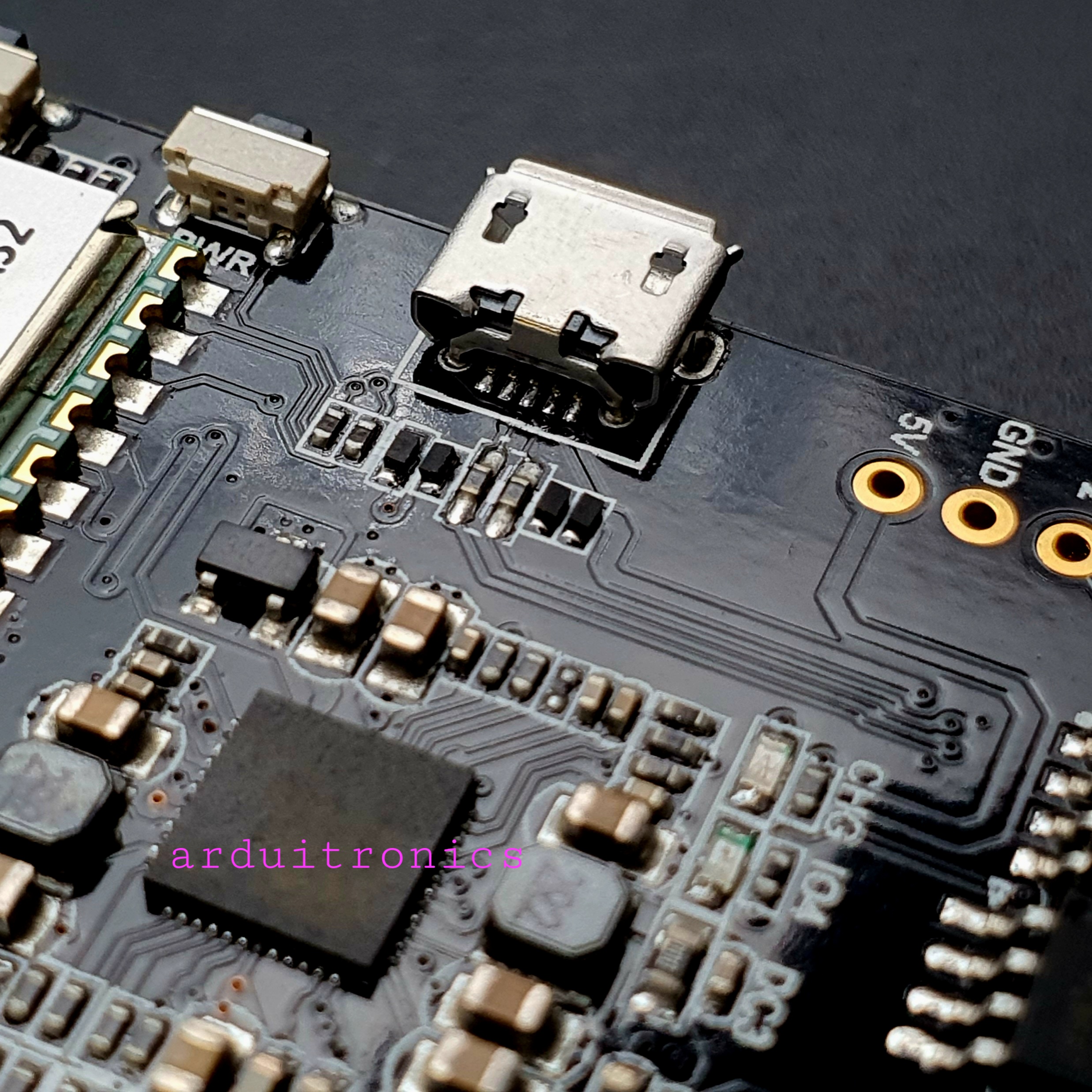 LILYGO TTGO T-Beam V1.0 (CH9102F) ESP32 Lora32 (923MHz) GPS (NEO-M8N) Bluetooth พร้อมรางถ่าน 18650