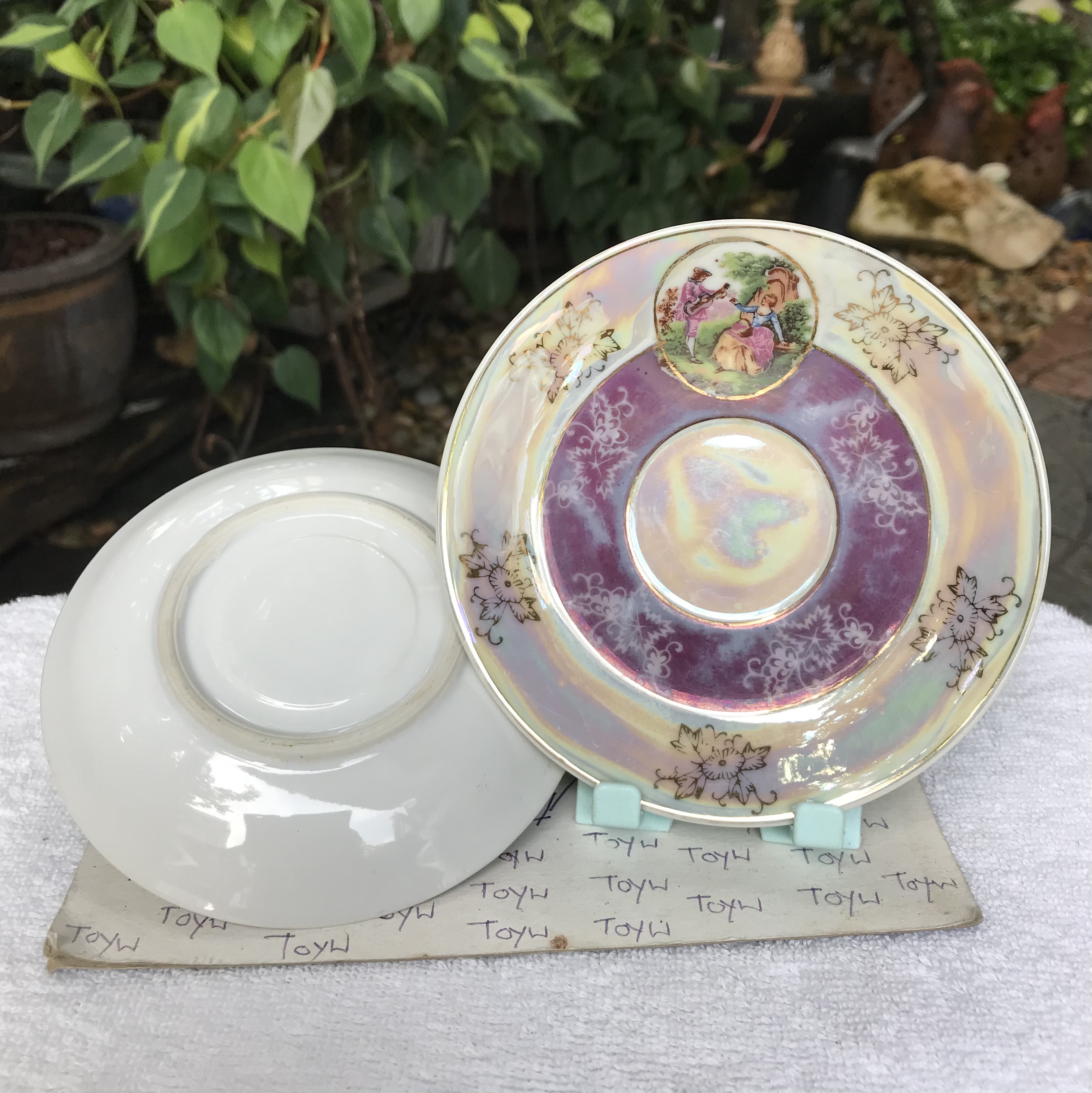จานรองแก้ว ถ้วยชา/กาแฟเซรามิคเคลือบมุก ลาย La Reine Limoges with Fragonard Couple Scene ขนาดกว้าง 12 ซม