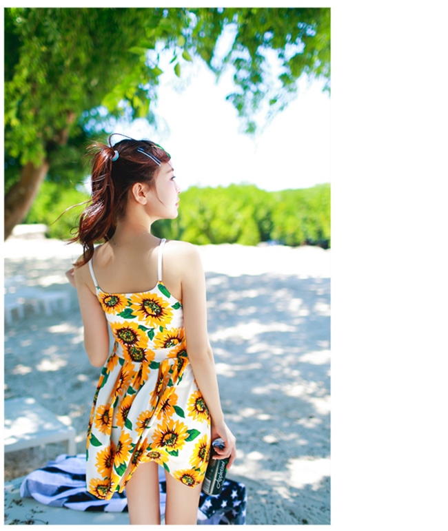 ***พรีออเดอร์***บิกินี่ชุดว่ายน้ำวันพีซ one-piece สีขาวเหลืองพิมพ์ลายดอกทานตะวัน เล่นดีเทล sexy เล็กๆ ช่วงร้อยเชือกสลับผูกเป็นโบว์ น่ารักไม่โป๊ สดใสรับลมทะเลสวยเหมือนแบบค่ะ