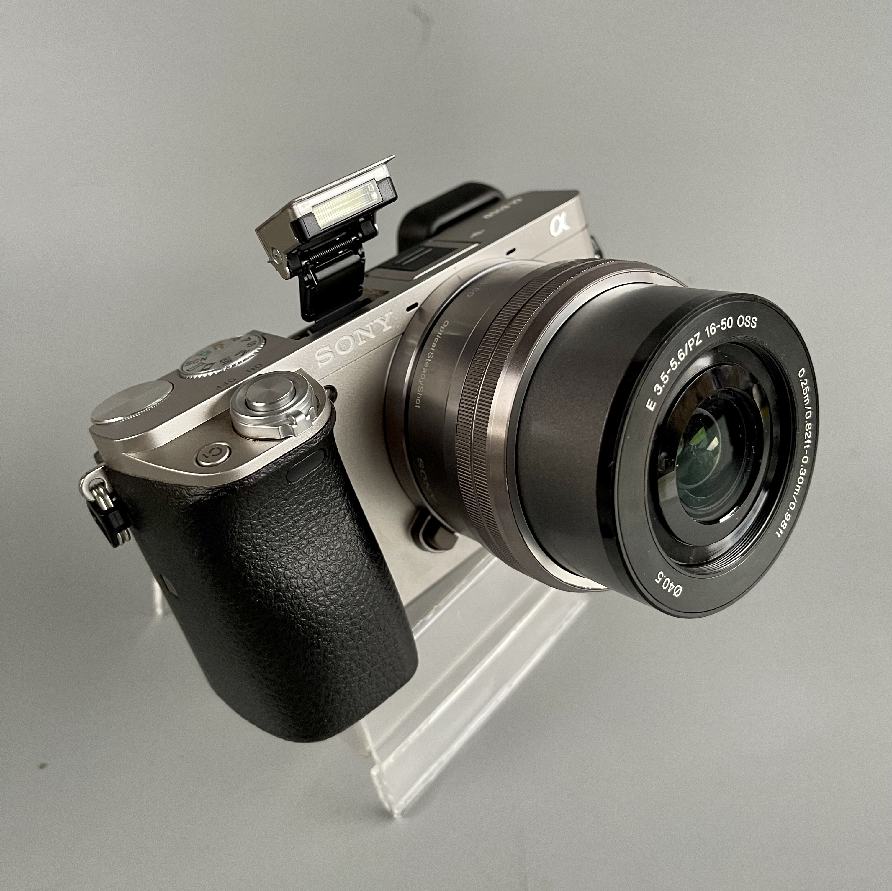 ขาย Sony A6000 พร้อมเลนส์ 16-50 OSS และเลนส์ 50mm f1.8 OSS หมดประกันศูนย์ ชัตเตอร์น้อย 2354 สภาพสวยใช้น้อย