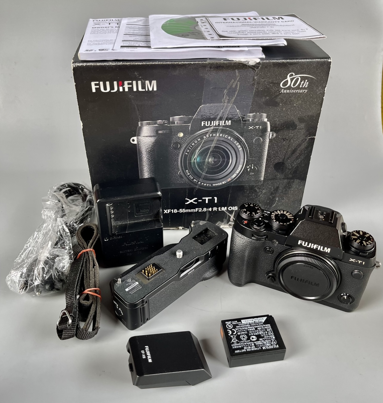 ขายกล้อง FujiXT1 body สภาพสวย อุปกรณ์แท้ครบกล่องอกปศ Gripแท้ Flashแท้