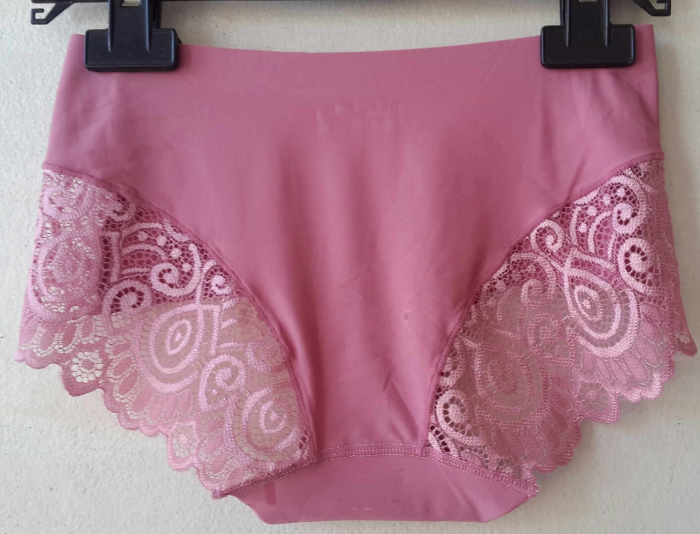 กางเกงชั้นในสตรี75 บาท