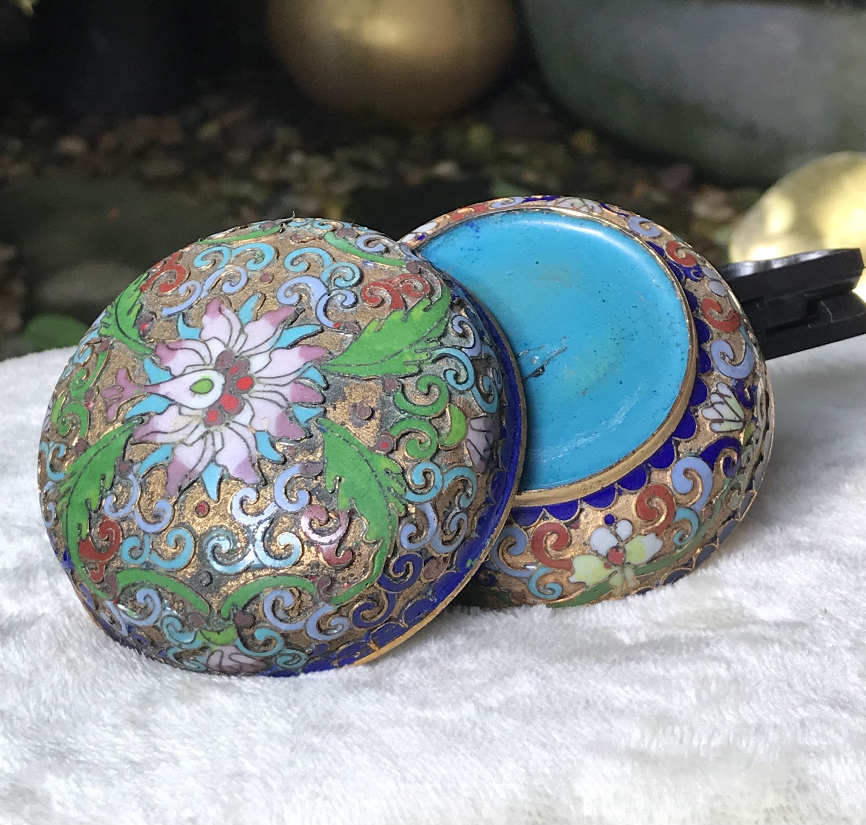 งานเก่า ตลับทองเหลืองถมปัด งานถมปัดโบราณสภาพสวยหายาก