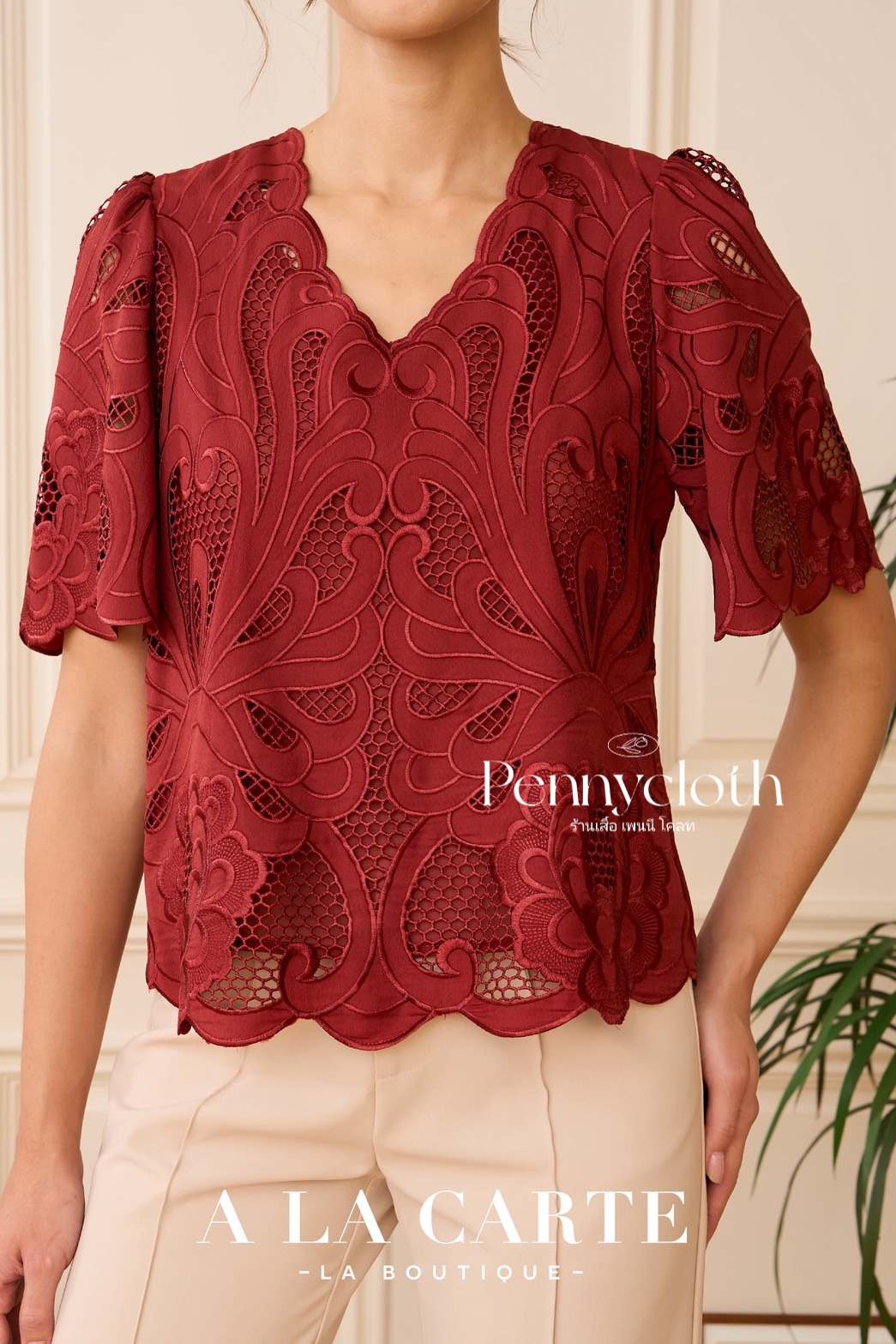 เสื้อรุ่นใหม่ A La Carte รหัส 69982 ลูกไม้จอร์เจีย งานปักฉลุ คอวี แขนสั้นแฟร์ มีซับใน by PENNY CLOTH
