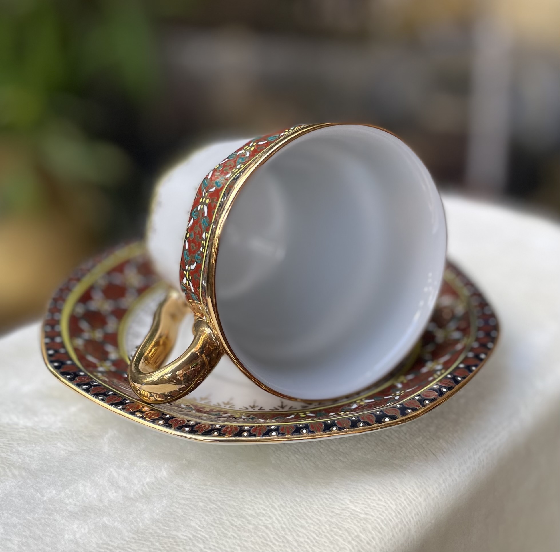 ￼เก็บใหม่ - ชุดถ้วยกาแฟ พร้อมจานรอง เบญจรงค์น้ำทองลายนูน Benjarong Coffee Cup & Saucer