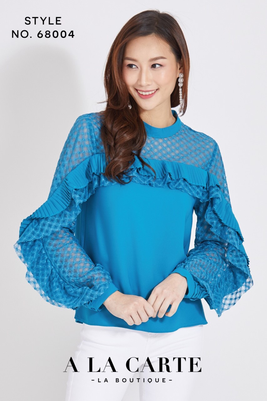 เสื้อแขนยาวผ้าเครป ช่วงอกแต่งด้วยผ้าเน็ตงานปักอย่างดี พร้อมระบายช่วงอกไล่มาถึงแขนตัดสลับด้วยผ้าอัดพลีท ด้านหลังจับจีบเพิ่มดีเทล ช่วงลำตัวผ้าพื้นใส่สบายค่ะ ชมพู S 36