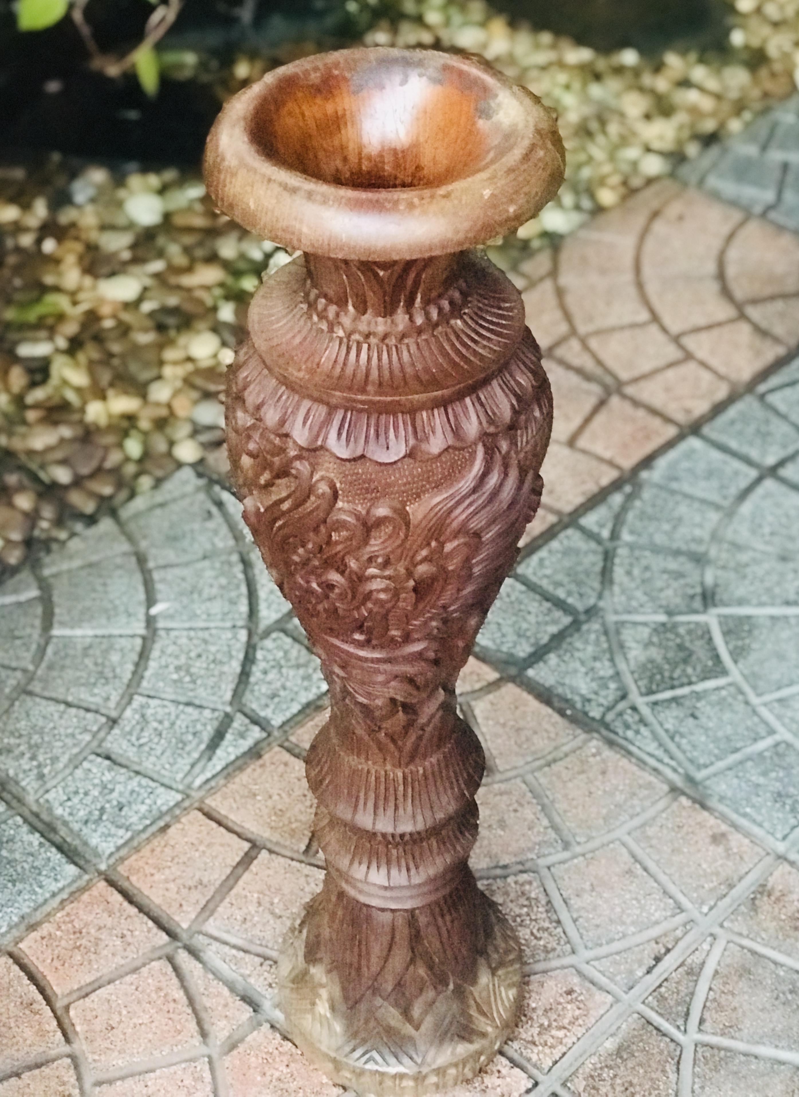 ทักสอบถามราคานะคะ งานเก่า แจกันไม้สักกลึง แกะลายมังกรพันรอบ ขนาดกว้าง 20 ซม สูง 79 ซม