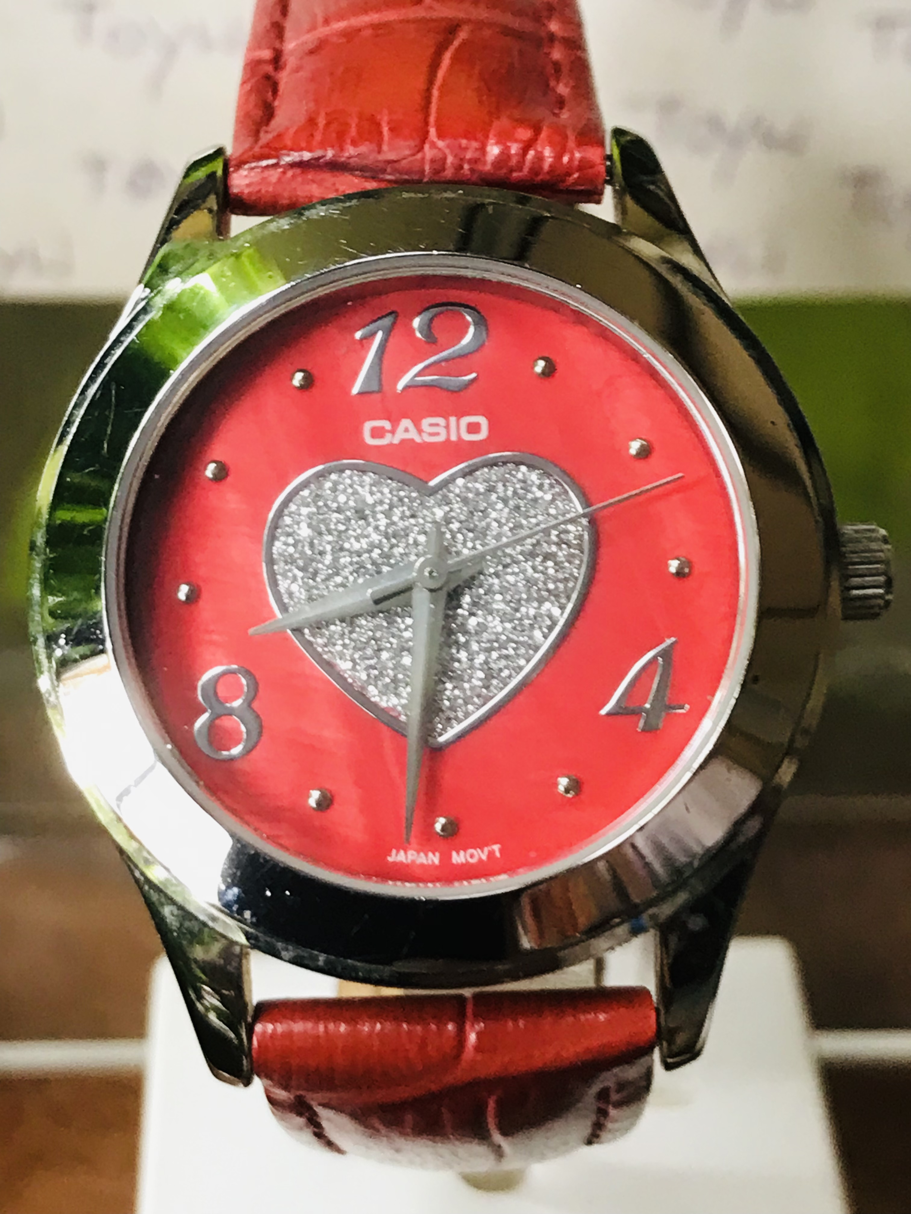 เก็บเก่า ต้องเปลี่ยนสาย นาฬิกาข้อมือผู้หญิง นาฬิกาหน้าปัดสีแดง CASIO รุ่น LTF-123 พื้นหน้าปัดเป็นเปลือกหอยมุก